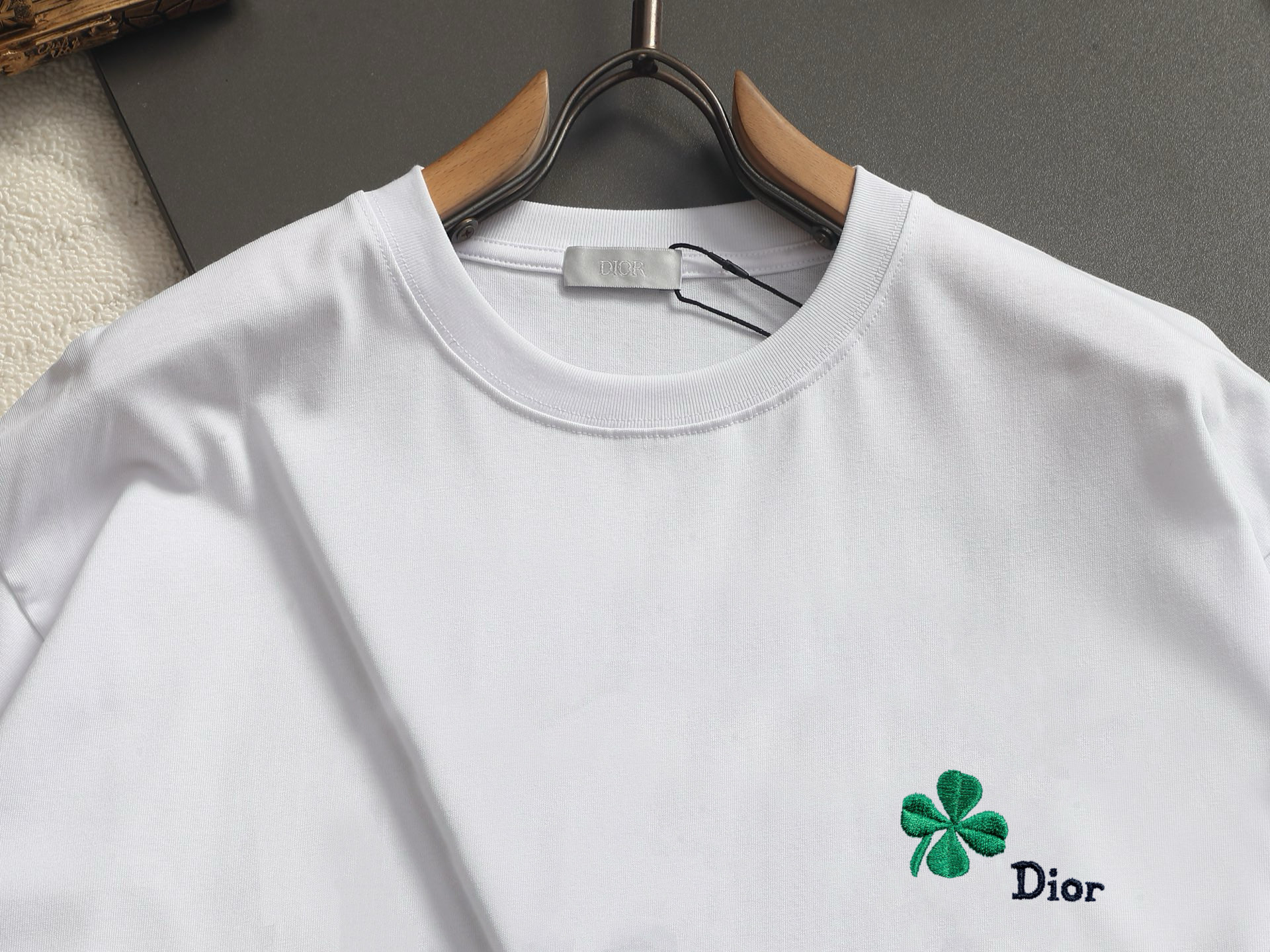 Dior 新款DIOR/迪奥 棉质宽松圆领四叶草刺绣图案