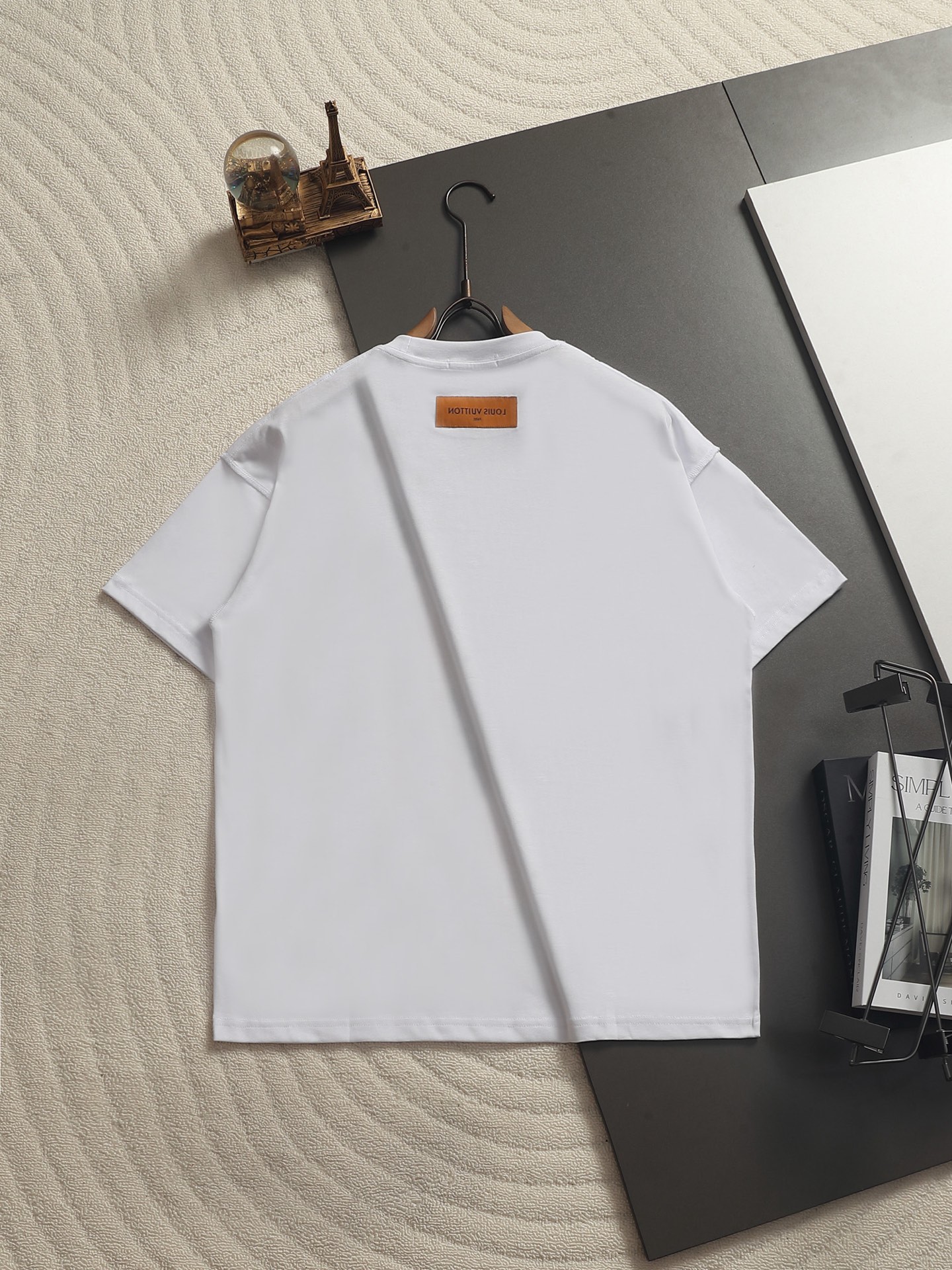 Louis Vuitton Louis Vuitton 路易威登 彩绘素描短袖也是当季主线元素 进口数码印花工艺