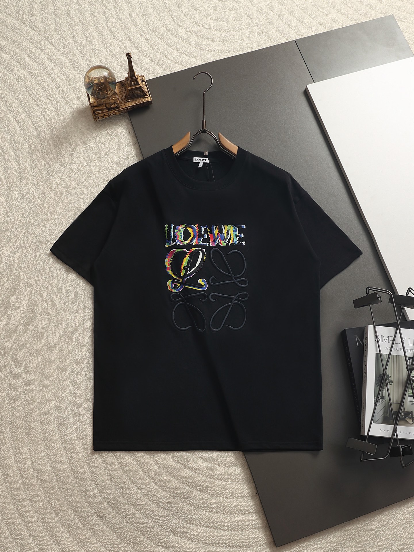 Loewe 高品质 LOEW 罗意威渐变刺绣 T恤 质棉质平纹针织圆领 T 恤 正面 LOEWE 渐变印花和 LOGO 图案立体刺绣