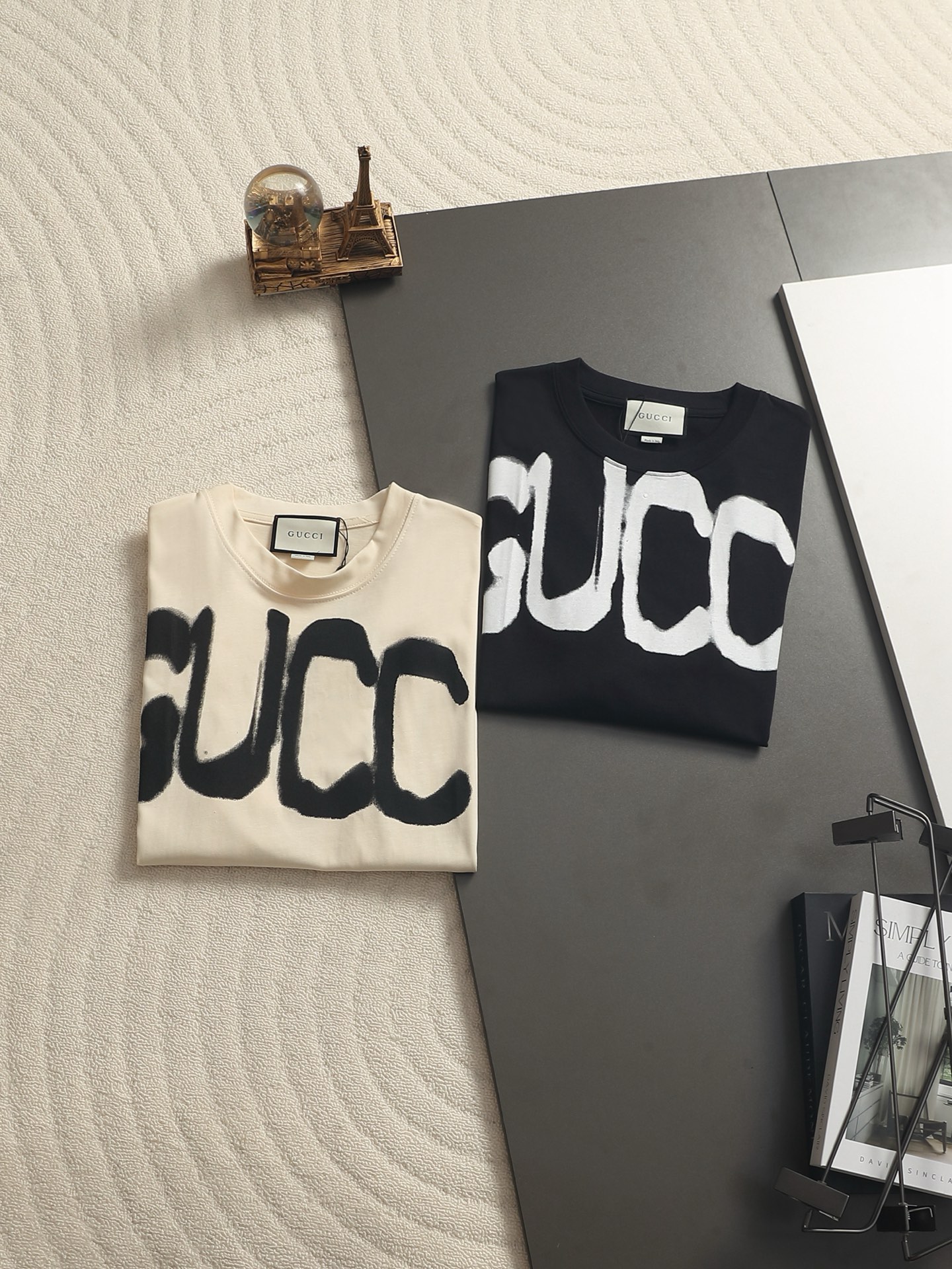 Balenciaga Gucci x Balenciaga联名喷墨涂鸦Logo印花短袖 简单的涂鸦 使用三次的印花工艺