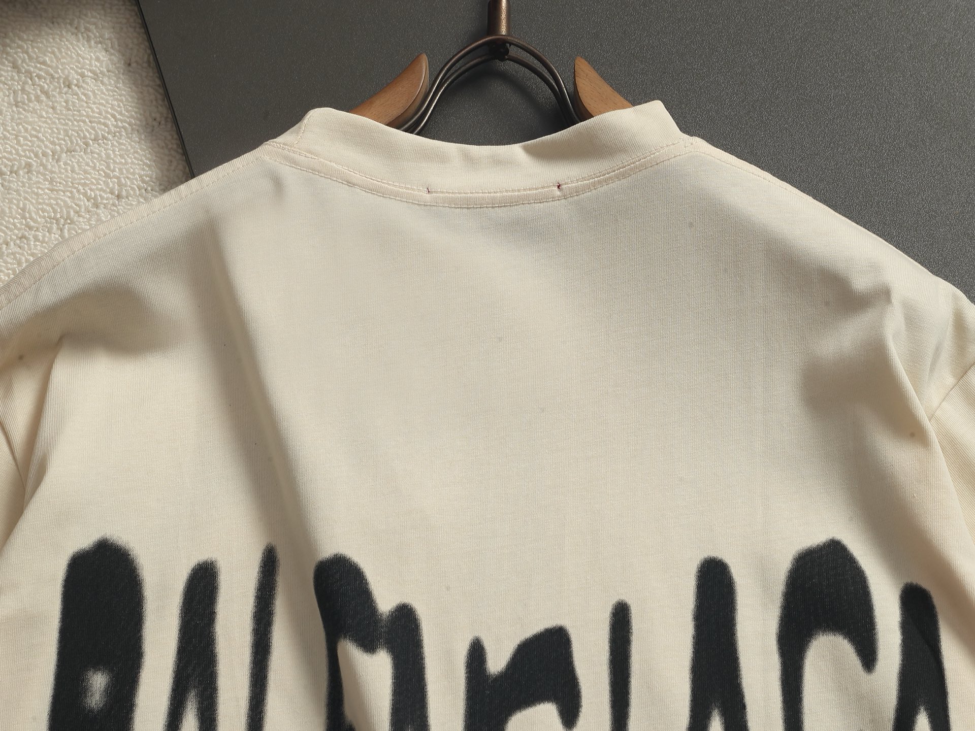 Balenciaga Gucci x Balenciaga联名喷墨涂鸦Logo印花短袖 简单的涂鸦 使用三次的印花工艺