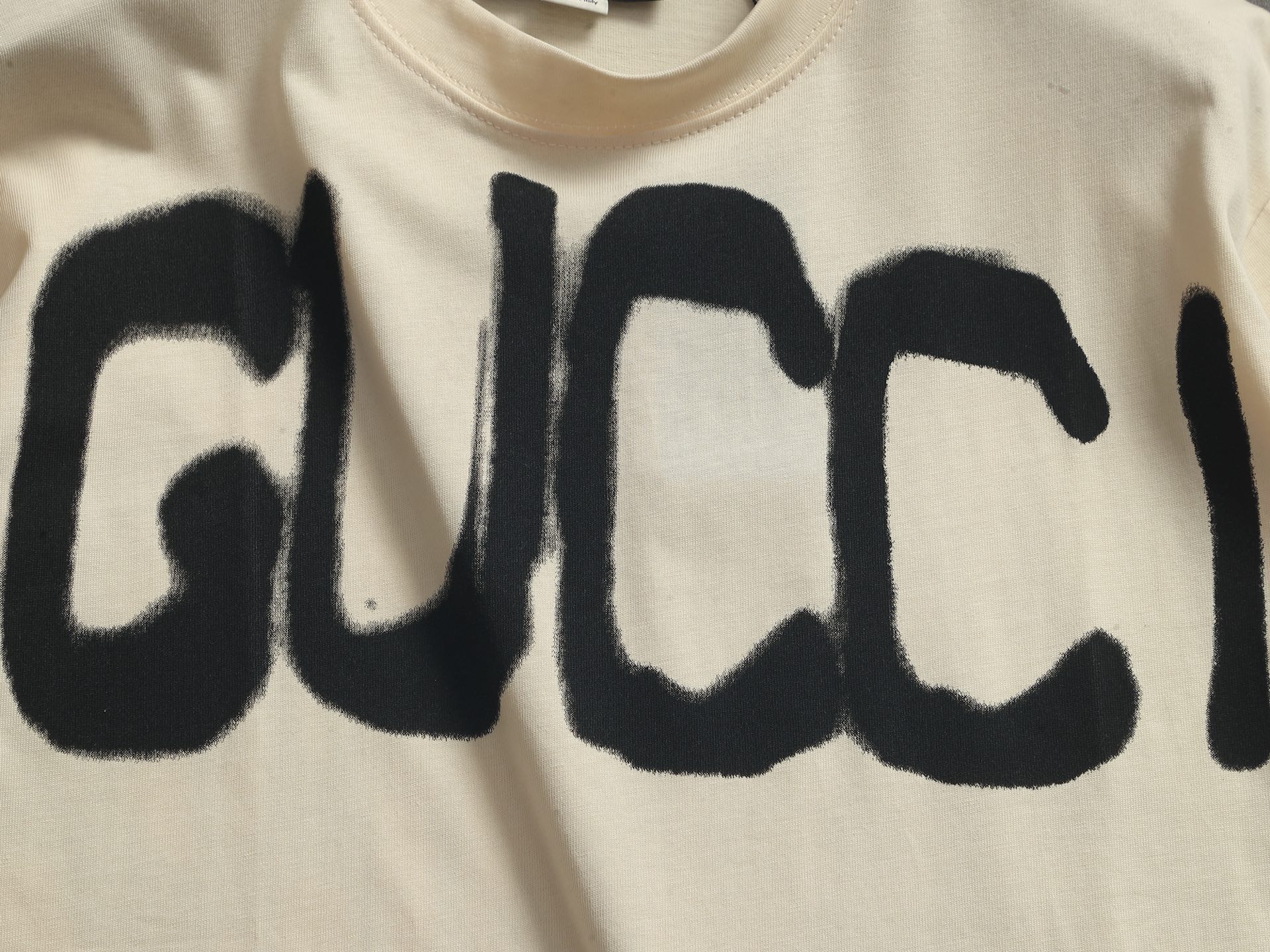 Balenciaga Gucci x Balenciaga联名喷墨涂鸦Logo印花短袖 简单的涂鸦 使用三次的印花工艺