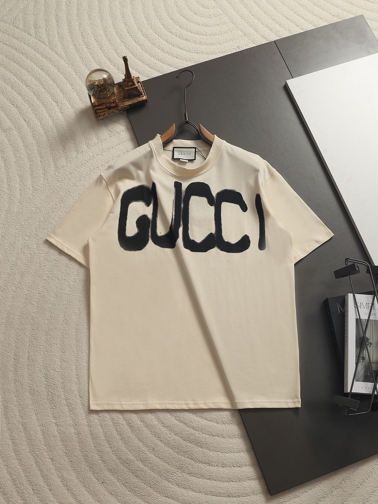 Balenciaga Gucci x Balenciaga联名喷墨涂鸦Logo印花短袖 简单的涂鸦 使用三次的印花工艺