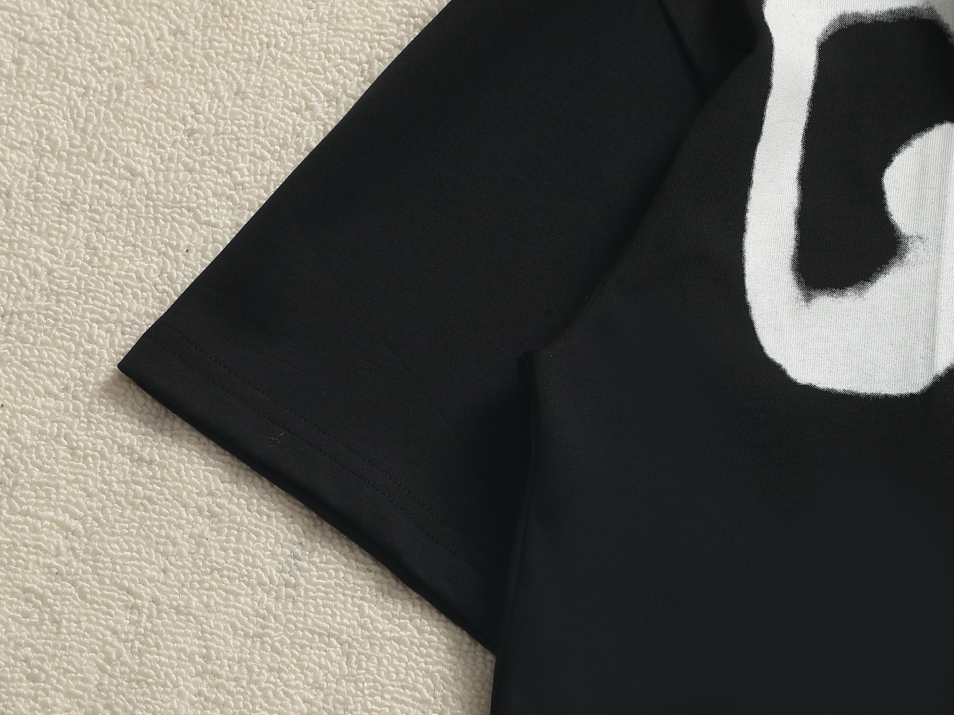 Balenciaga Gucci x Balenciaga联名喷墨涂鸦Logo印花短袖 简单的涂鸦 使用三次的印花工艺