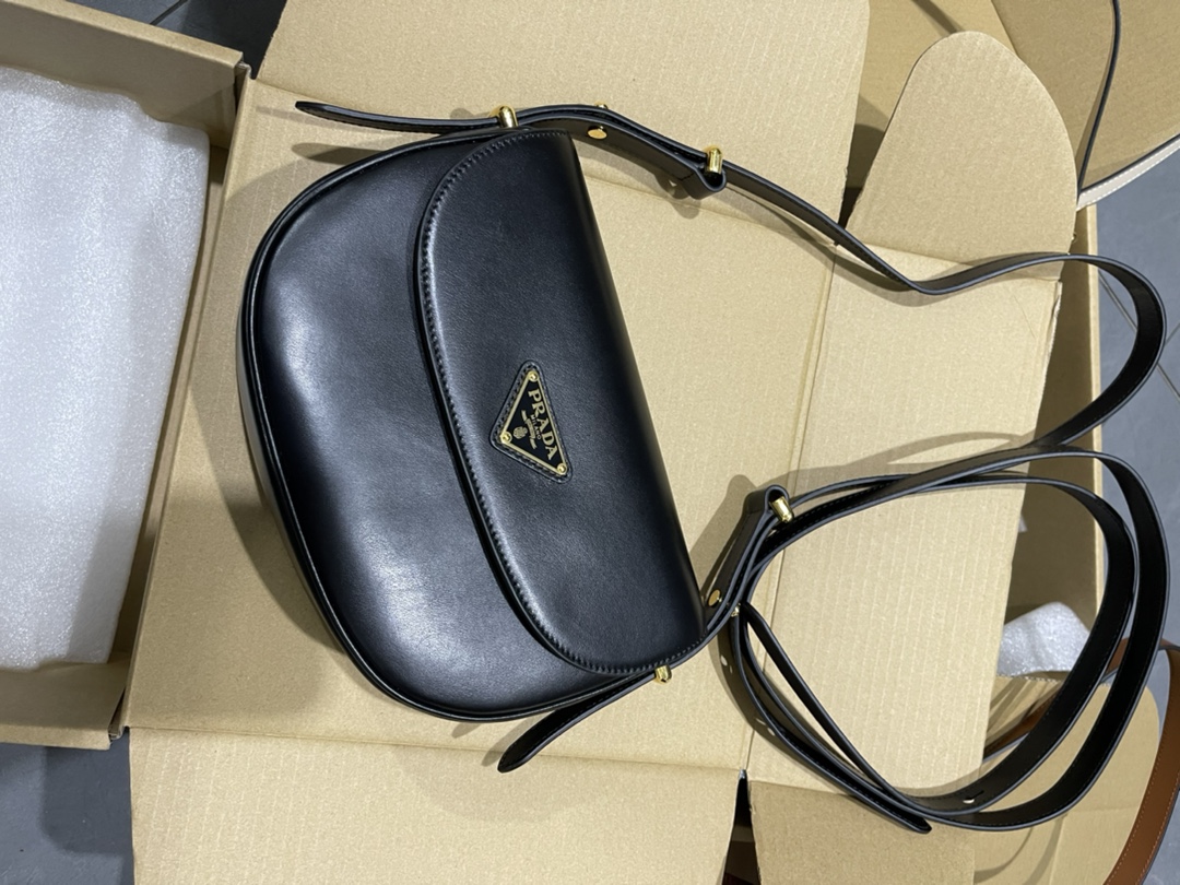 Come update this Prada latest model, original factory