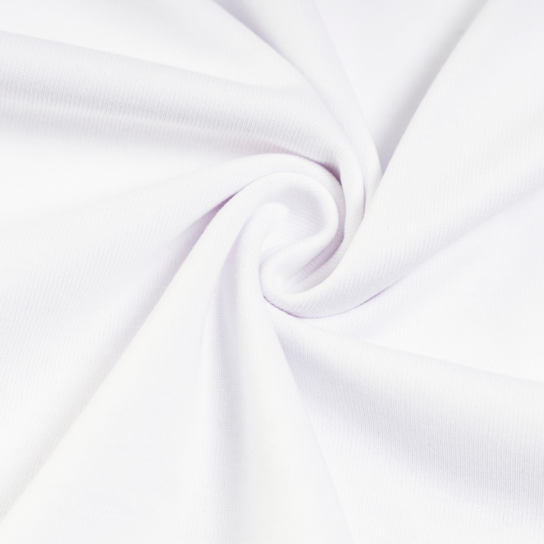 P95 白底图 顶级版本
MONCLER 蒙口新款标志性字母LOGO 章仔LOGO手臂
moncler标识点缀于领口 仿佛艺术家的灵魂印记 辨识度拉满 低调中蕴含着无尽的故事与格调 无需多言 穿搭的尽头是极简
Logo标识精致升级,
原版面料 官方同款 短袖T恤
定制270克同缸染面料 手感非常舒服
春夏砖柜同步 时尚又个性 超级百搭好看
男女都非常合适 人手必备款
吊牌 领标 水洗麦 三标齐全
颜色: 黑色 白色
尺码:XS~L