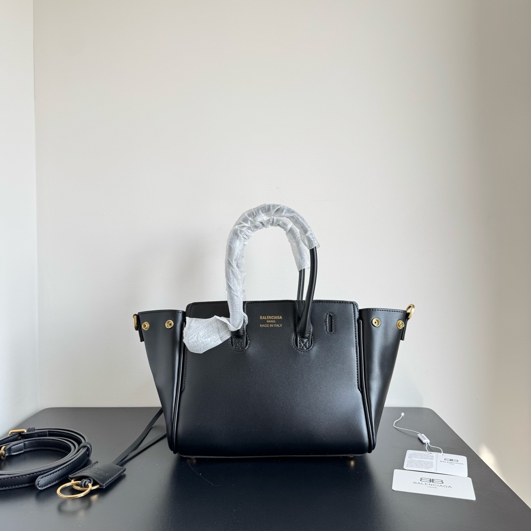 Hermès Shoe Collection crafted with premium materials and signature 2