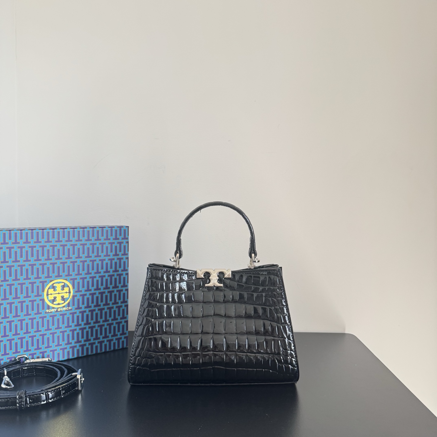 _dcy9s9px-5OjPrA47r8bVrLkwZsuSxQFEPwwUrw