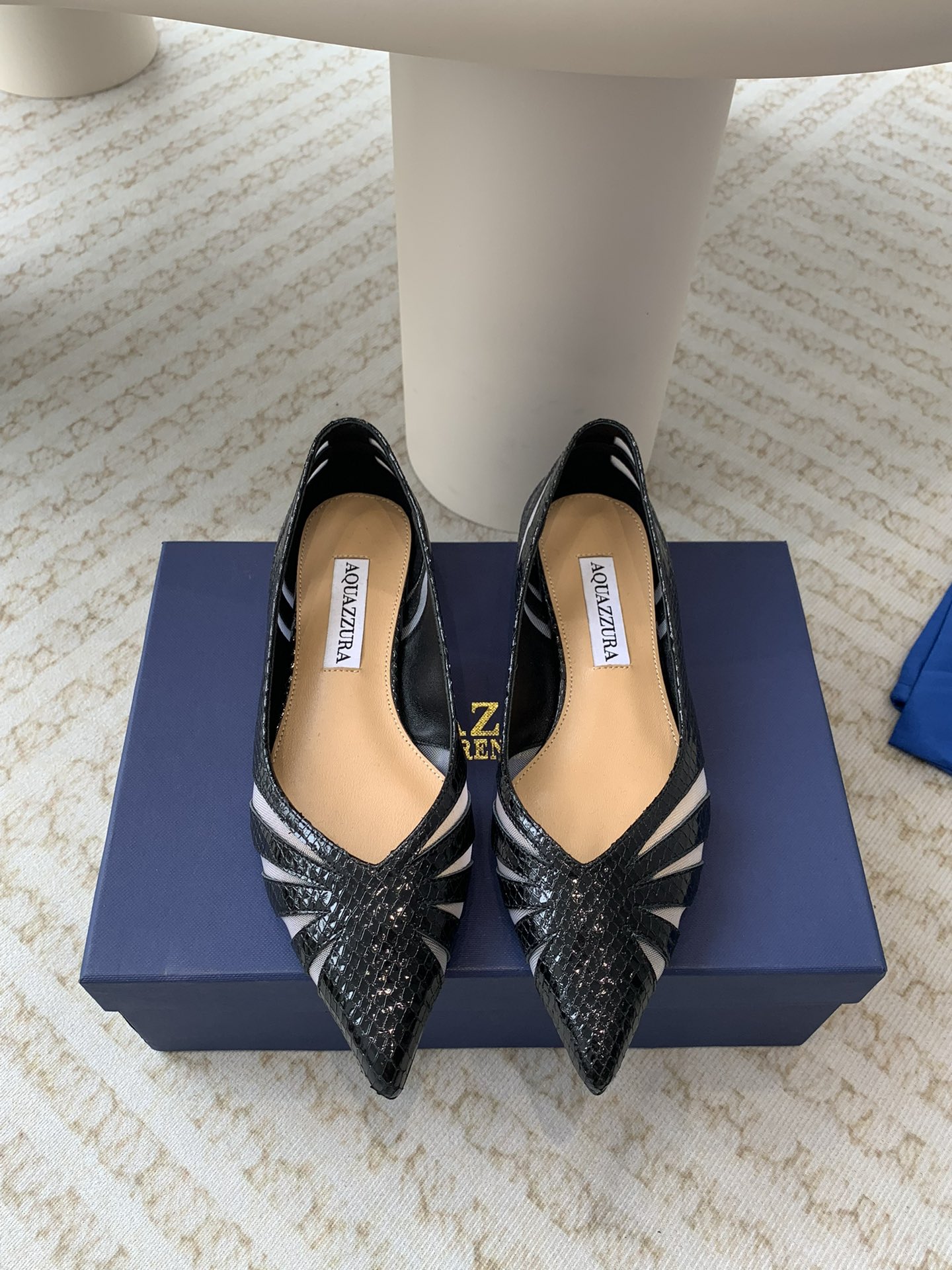 NO:238903,Aquazzura stunning and popular products, pineapple The royal nobles love elegance, elegant temperament, cabinet-level quality as shown in the picture Imported suede Brilliant and chic rhinestone buckle, lambskin lining, Italian real A-grade genuine leather outsole Heels 10cm Size#34-42 (34 40 41 42 Custom made non-return), high heels, high heels, sheepskin, chamois leather, Leather soles19860909Aquazzura 惊艳火爆款、菠萝 王室贵族的钟爱雍容华贵、气质高雅、到手如图柜级品质 进口麂皮 璀璨别致水钻饰扣、小羊皮内里、意大利真A级真皮大底 跟高平底 10cm Size#34-42（34 40 41 42 定做不退换）,高跟鞋,high heels,sheepskin,chamois leather,Leather soles,Women's Shoes