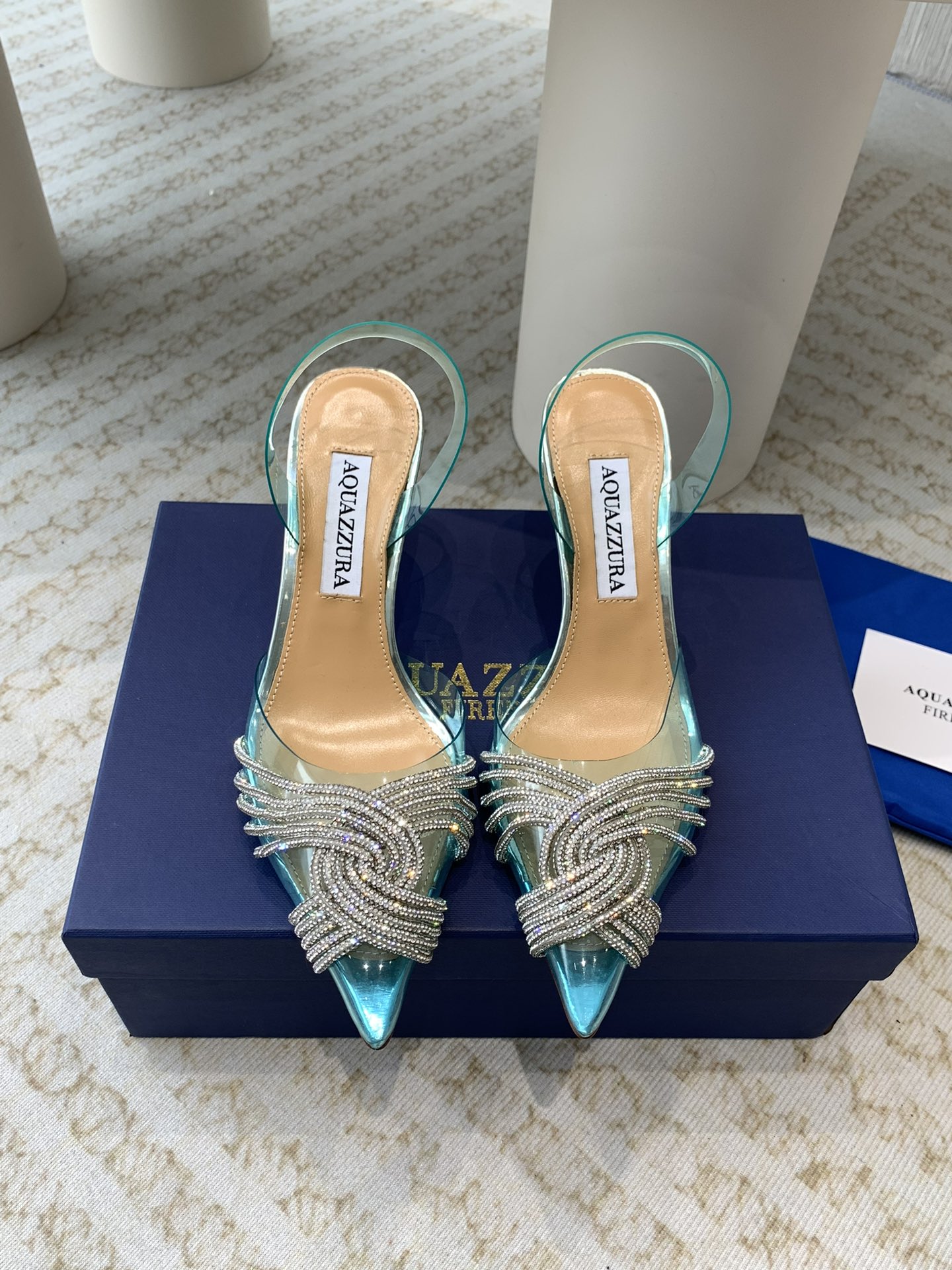 NO:238909,Aquazzura is a stunning and popular product, pineapple. The royal nobles love elegance, elegant temperament, and quality as shown in the picture. Imported silk pv c transparent sheet fabric.  Brilliant and unique rhinestone buckle, lambskin lining, Italian real A-grade leather outsole Heel height 10cm 7.5cm Size#34-42 (34 40 41 42 Custom made non-return), high heels, sheepskin, real silk, Leather soles19860909Aquazzura 惊艳火爆款、菠萝 王室贵族的钟爱雍容华贵、气质高雅、到手如图柜级品质 进口真丝 pv c透明片面料．璀璨别致水钻饰扣、小羊皮内里、意大利真A级真皮大底 跟高10cm 7.5cm Size#34-42（34 40 41 42 定做不退换）,高跟鞋,high heels,sheepskin,real silk,Leather soles,Women's Shoes