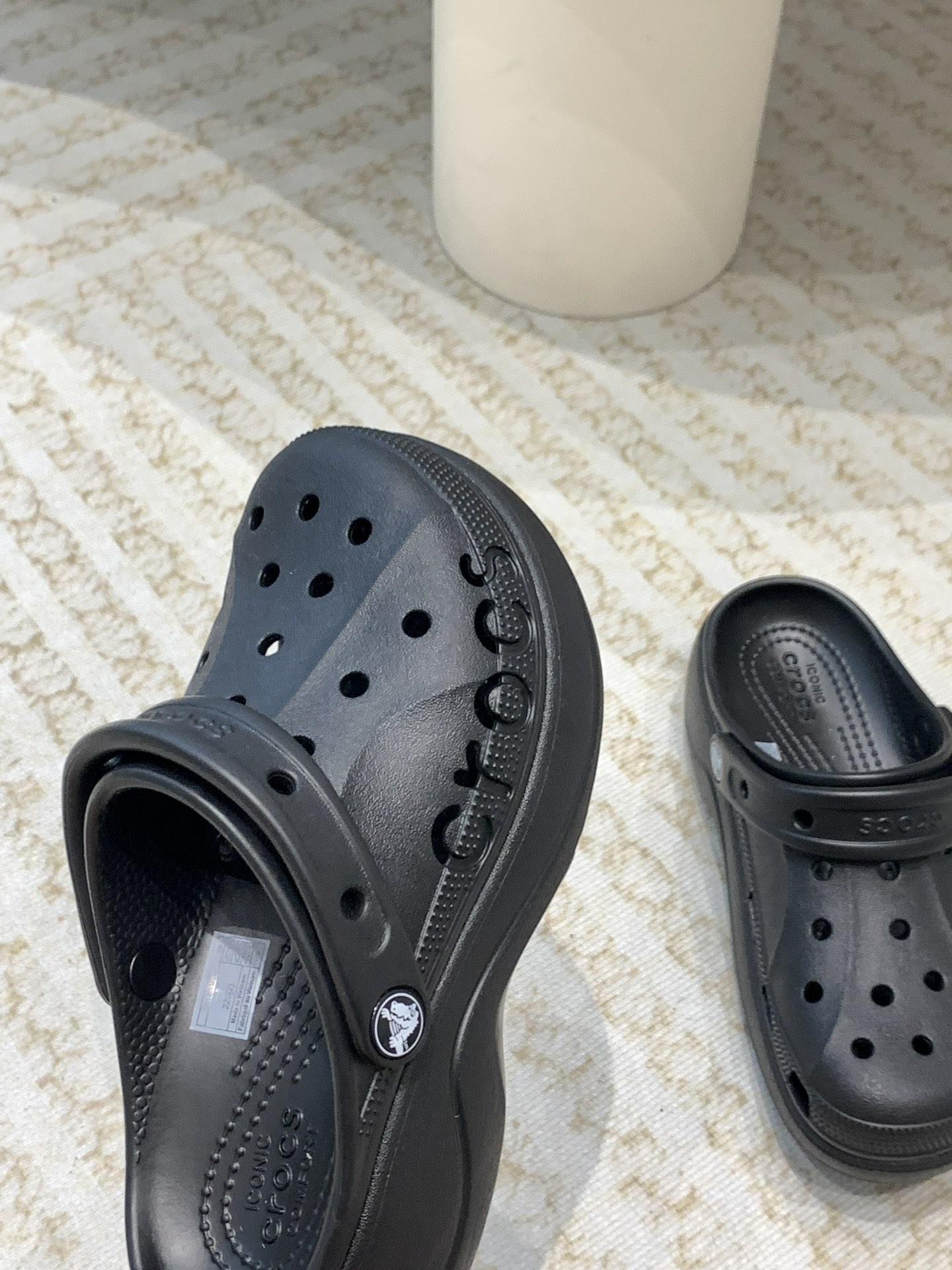 Crocs Classic Clog: Comfortable, Durable, Eco-Friendly Leisure Shoes with Unique Design - 图片 8