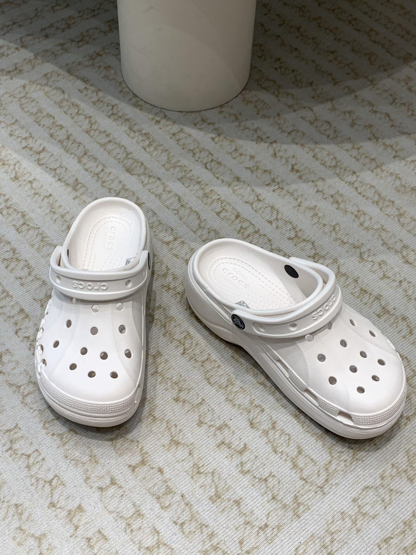 Crocs Classic Clogs: Comfortable, Durable, Innovative Leisure Shoes with Crocslite Material - 图片 8