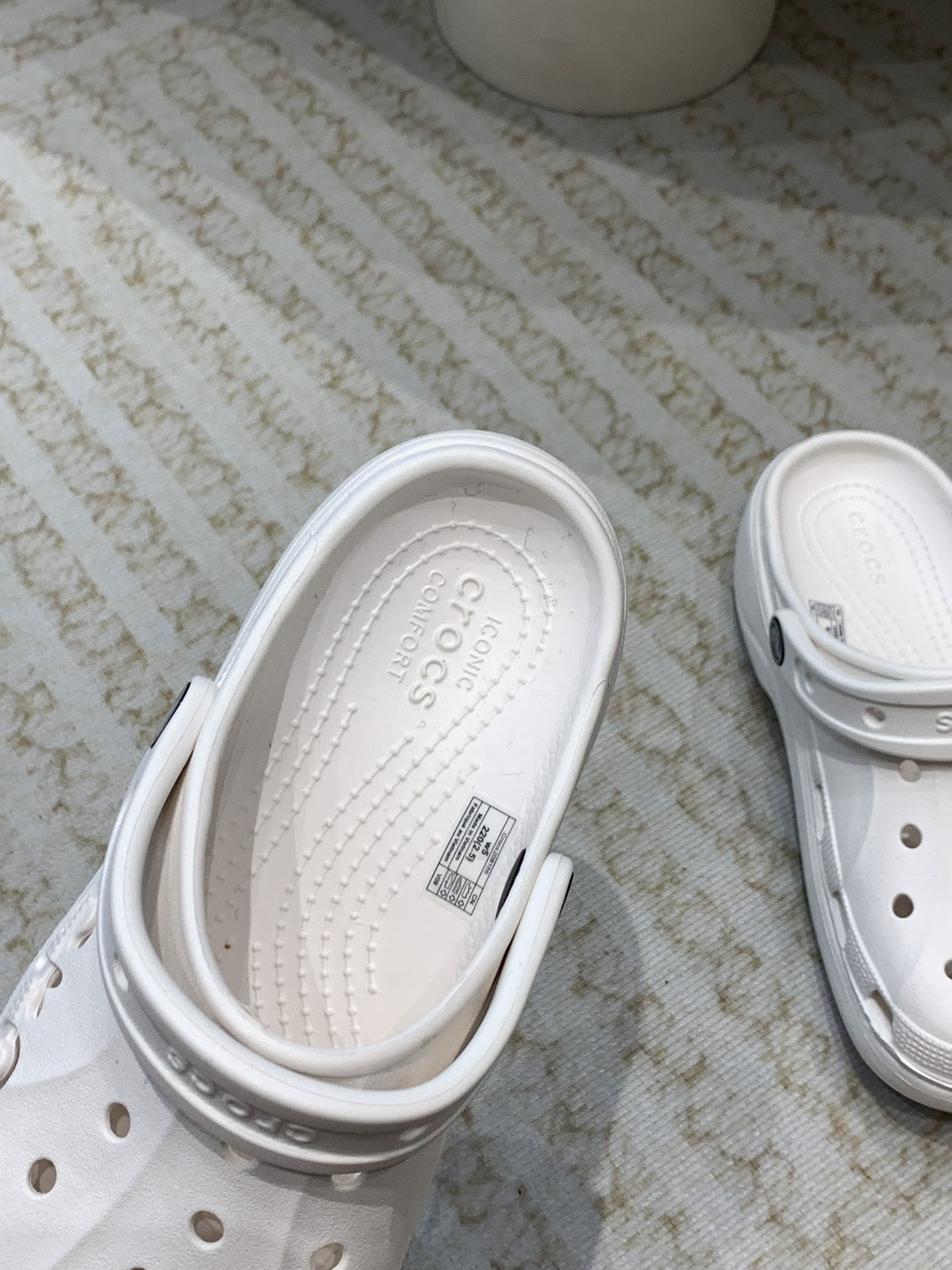 Crocs Classic Clogs: Comfortable, Durable, Innovative Leisure Shoes with Crocslite Material - 图片 7