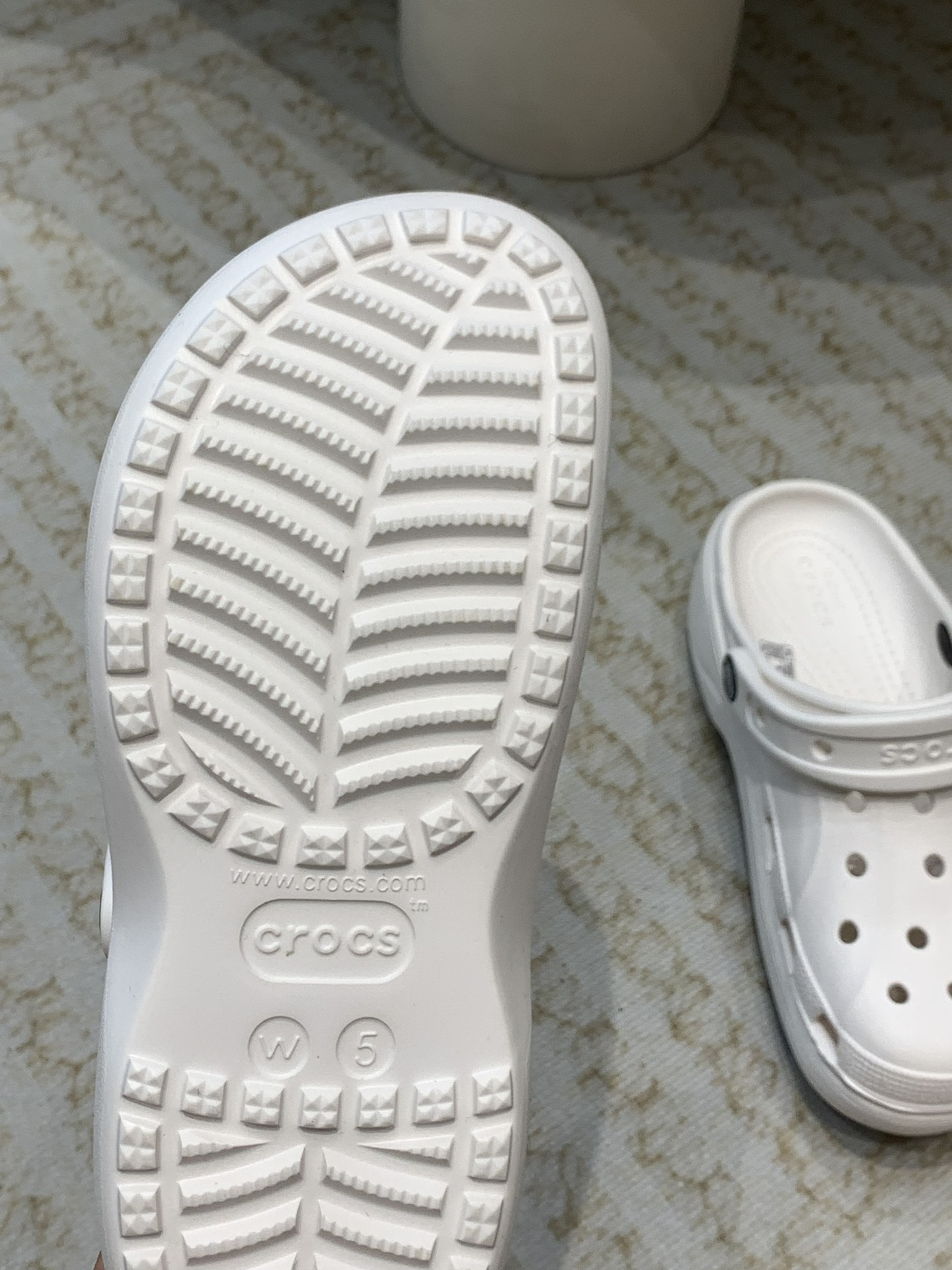 Crocs Classic Clogs: Comfortable, Durable, Innovative Leisure Shoes with Crocslite Material - 图片 9