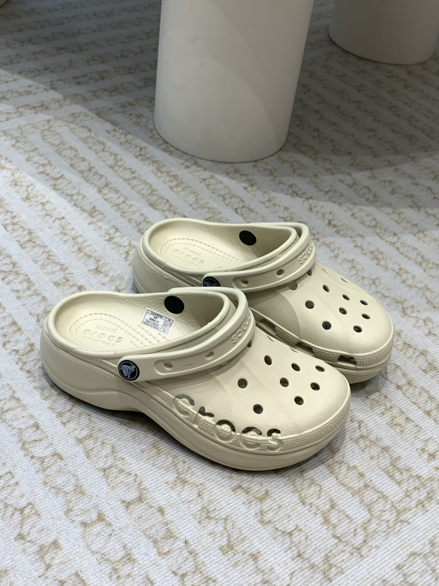 Crocs Classic Clog: Comfortable, Durable, Innovative Leisure Shoes for All Seasons - 图片 2
