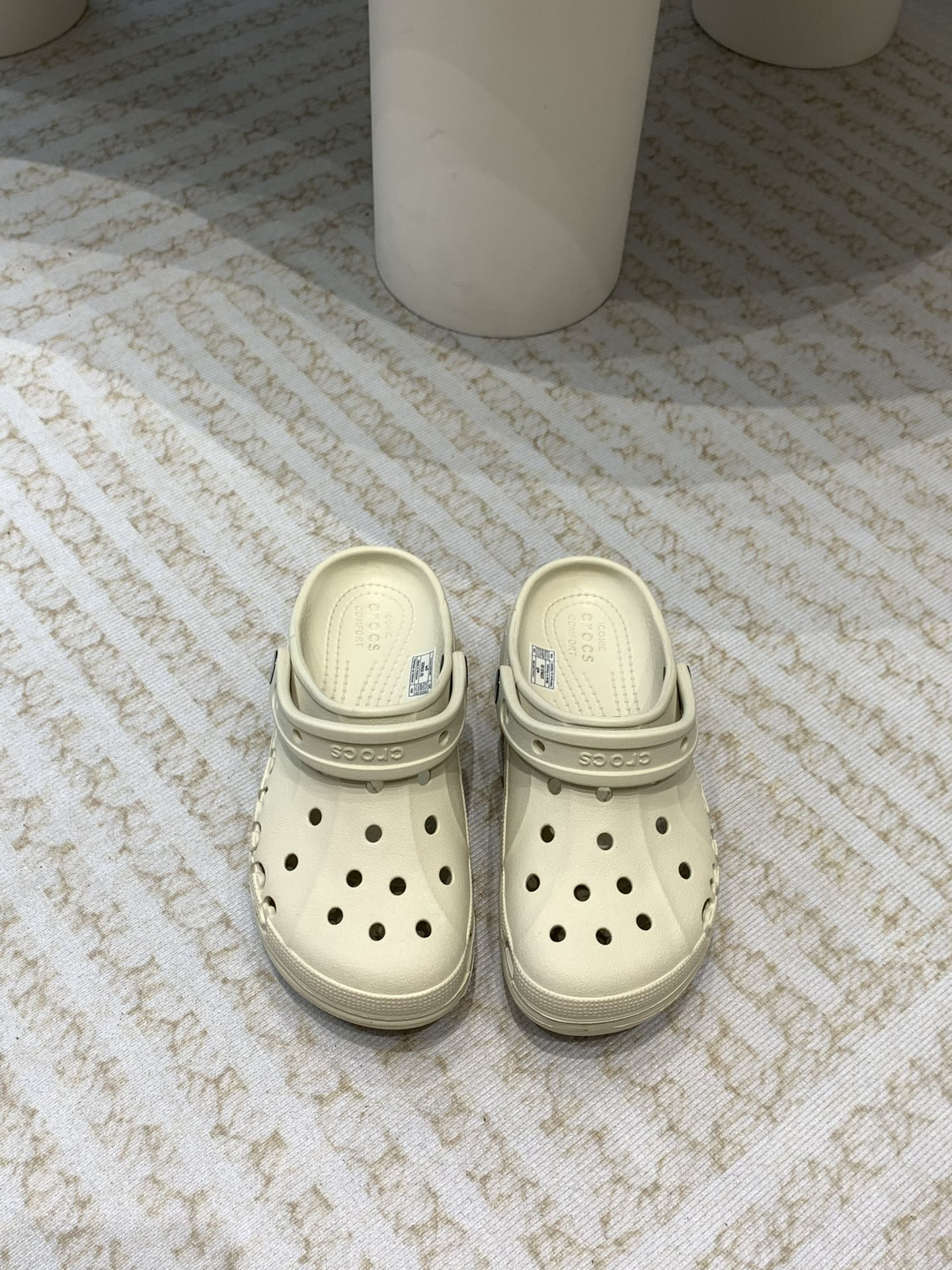 Crocs Classic Clog: Comfortable, Durable, Innovative Leisure Shoes for All Seasons