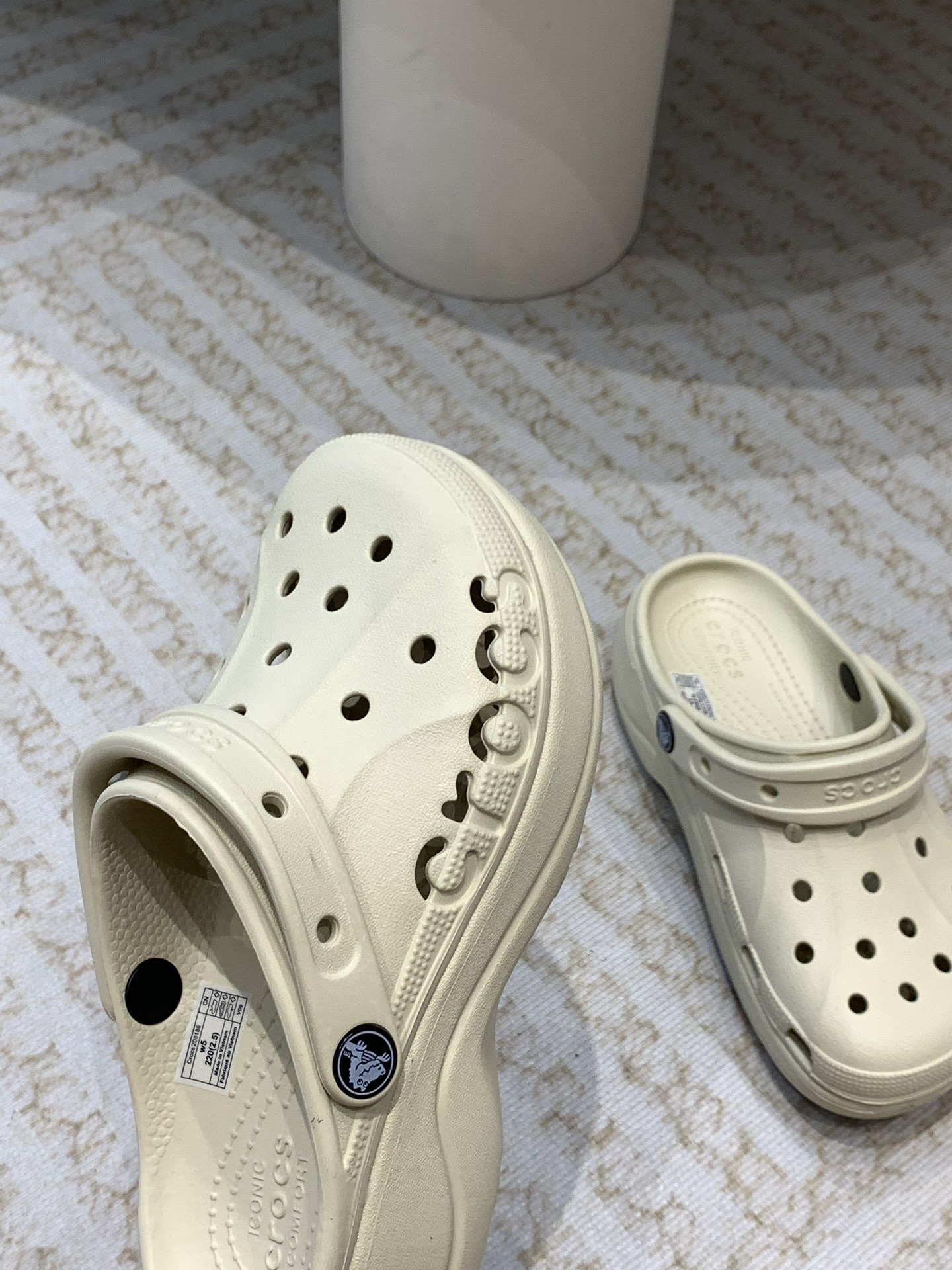 Crocs Classic Clog: Comfortable, Durable, Innovative Leisure Shoes for All Seasons - 图片 7
