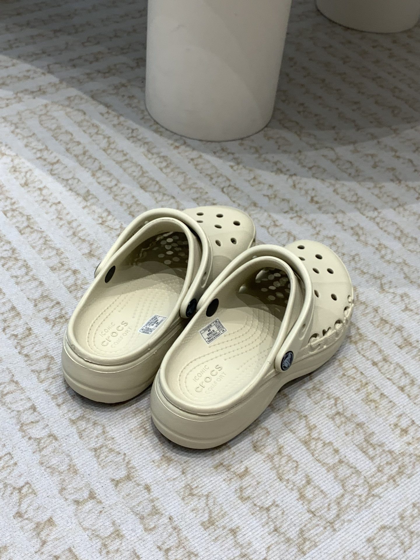 Crocs Classic Clog: Comfortable, Durable, Innovative Leisure Shoes for All Seasons - 图片 5