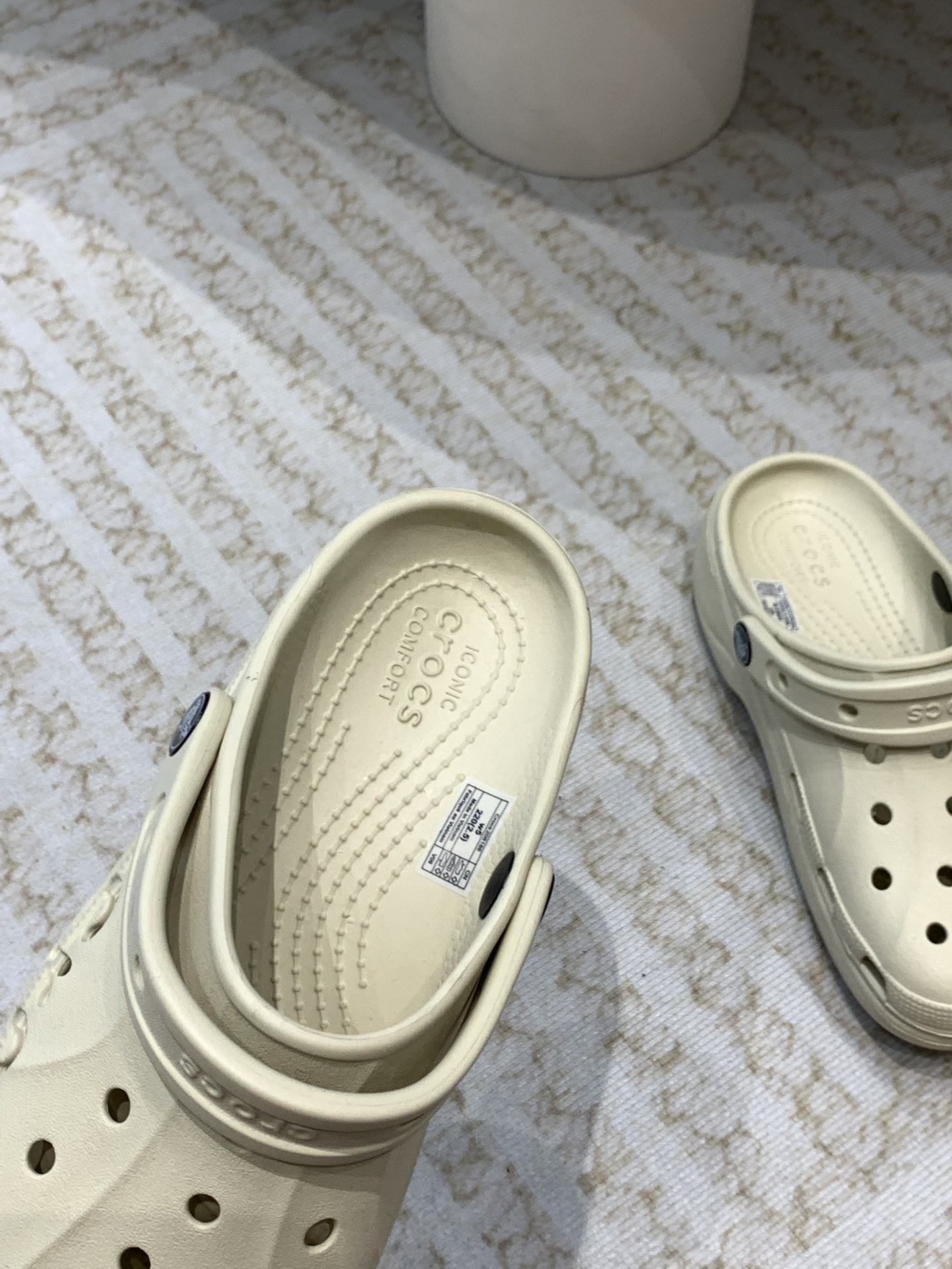 Crocs Classic Clog: Comfortable, Durable, Innovative Leisure Shoes for All Seasons - 图片 4