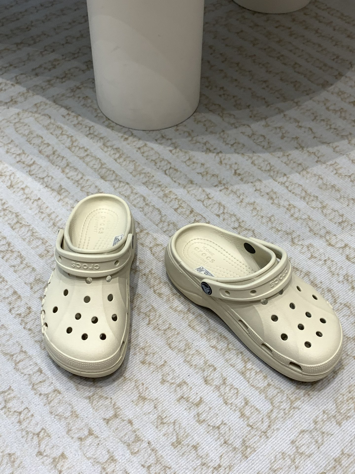 Crocs Classic Clog: Comfortable, Durable, Innovative Leisure Shoes for All Seasons - 图片 8