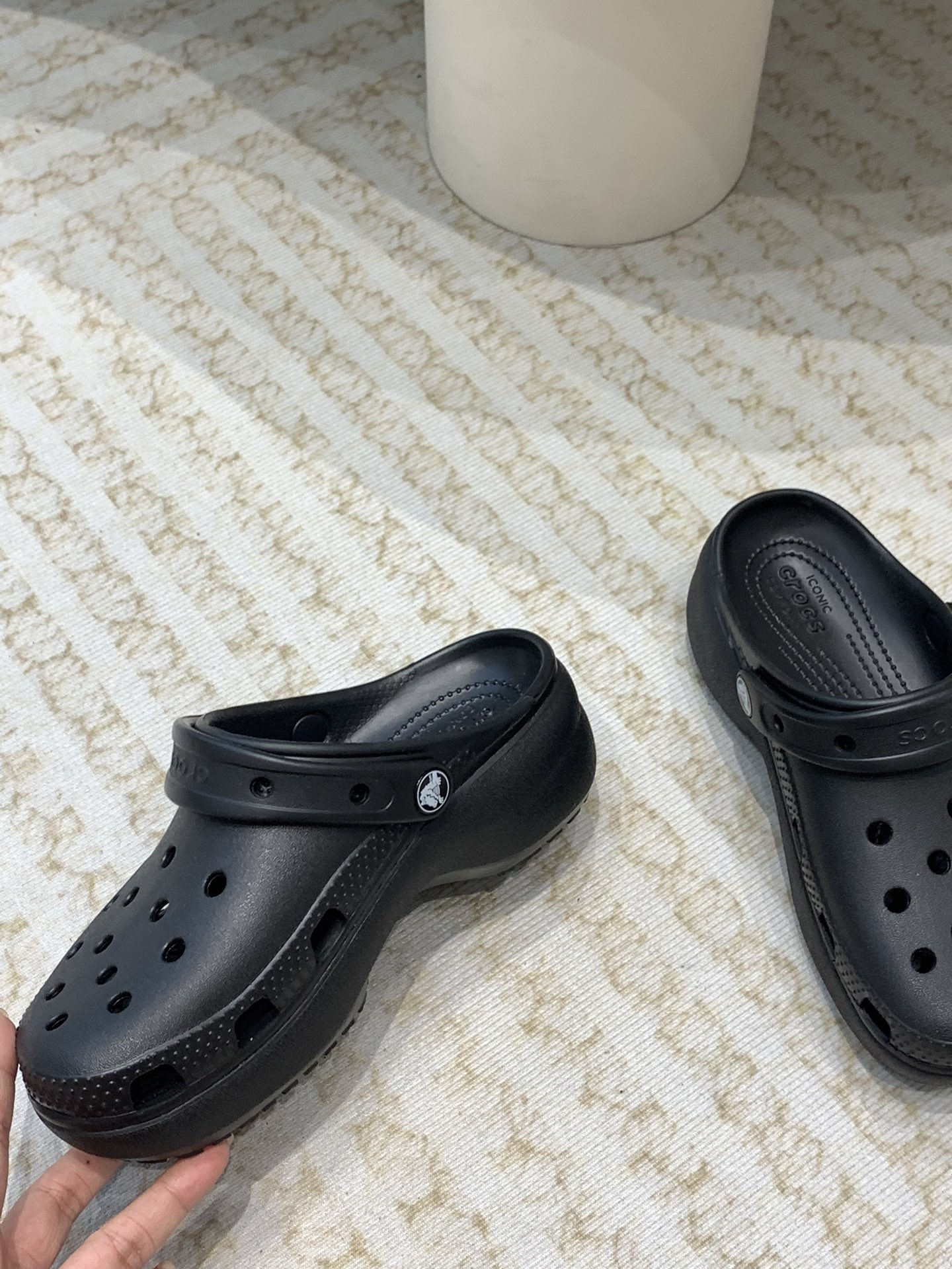 Crocs Classic Clogs: Comfortable, Durable, and Environmentally Friendly Leisure Shoes - 图片 3