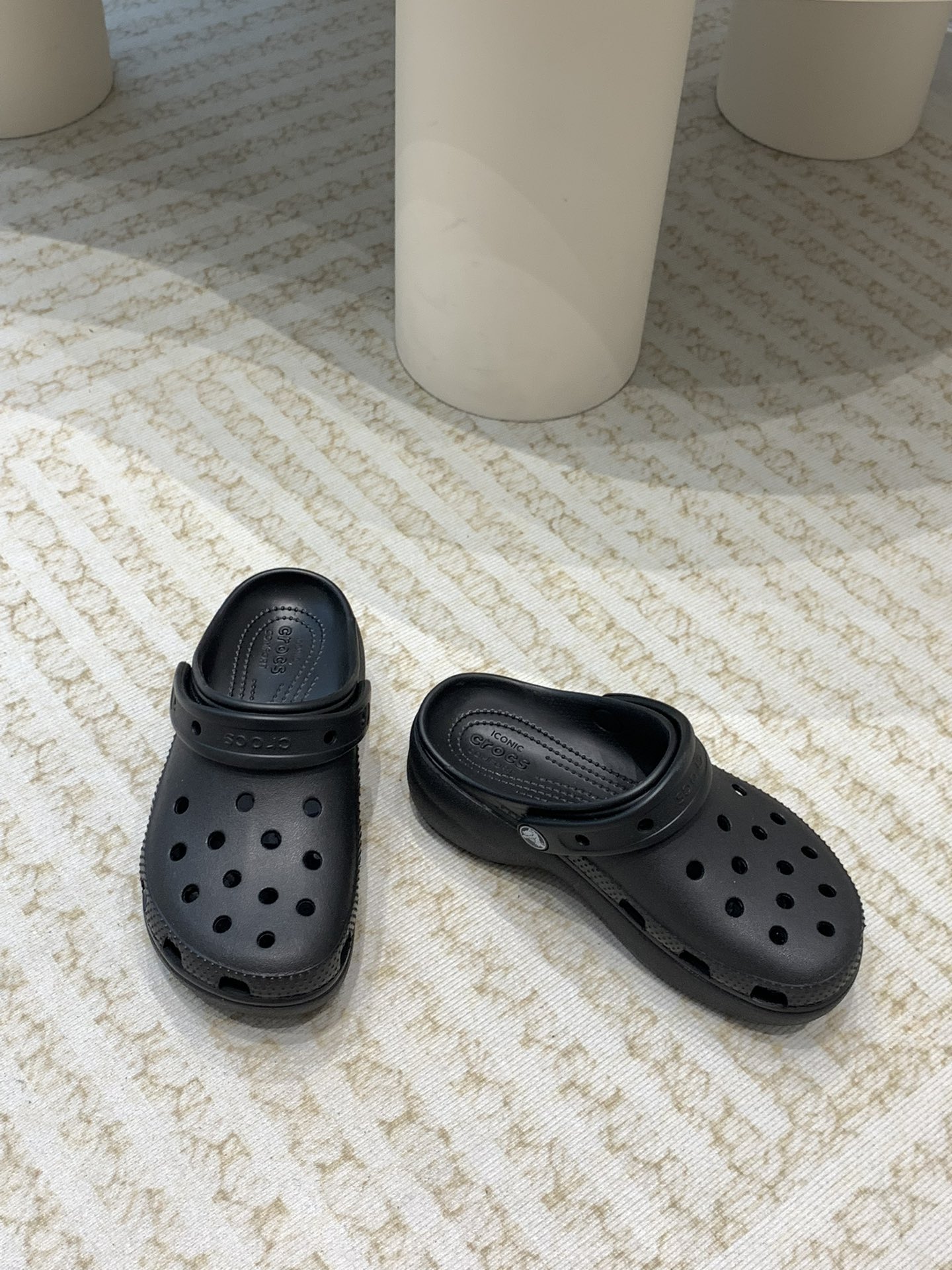 Crocs Classic Clogs: Comfortable, Durable, and Environmentally Friendly Leisure Shoes - 图片 6