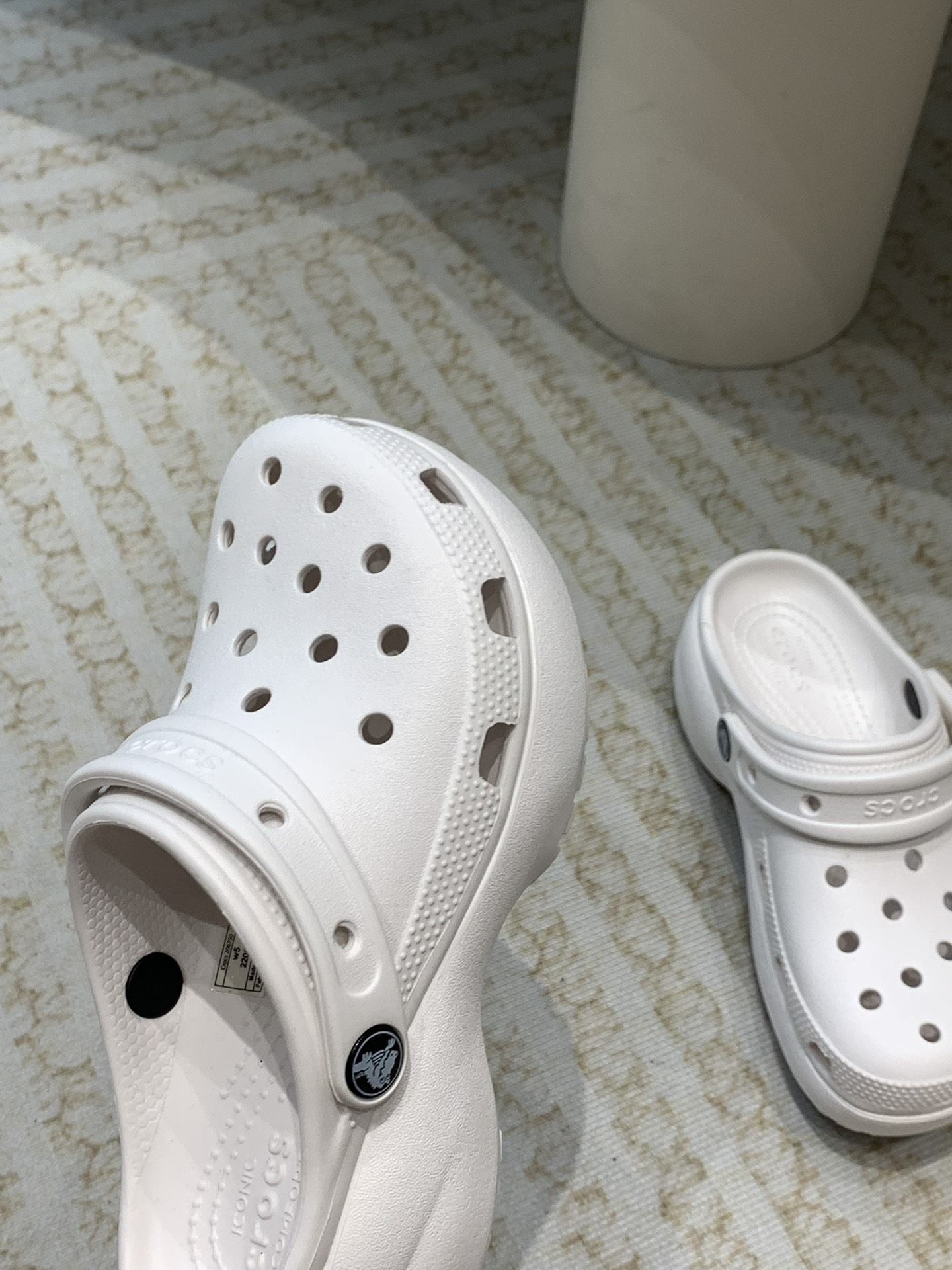 Crocs Classic Clog: Comfortable, Stylish, Durable Leisure Shoes with Innovative Design - 图片 3