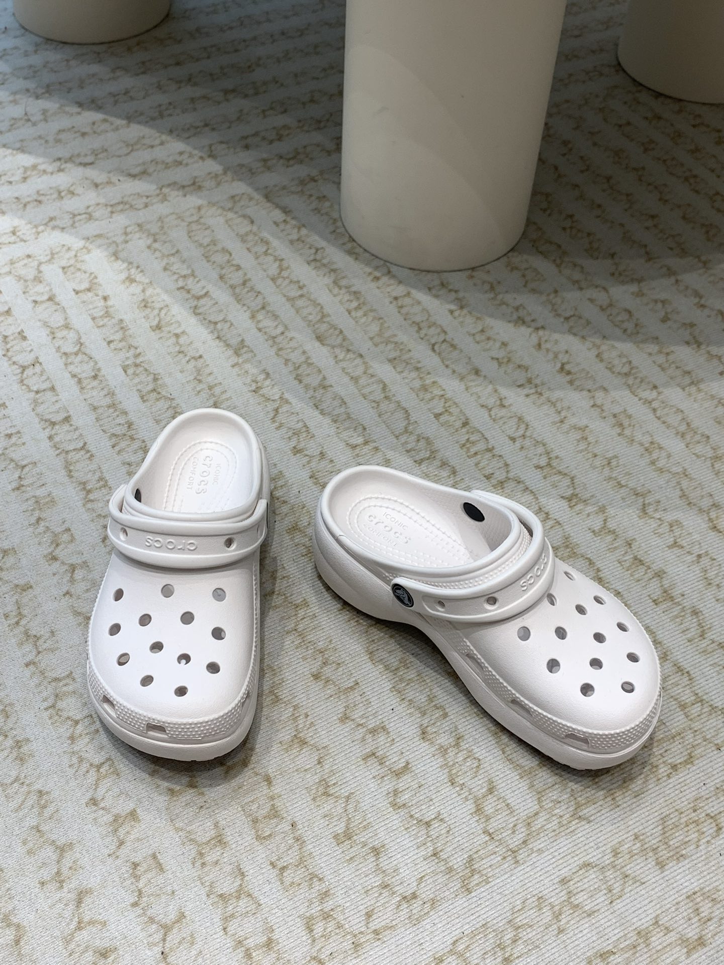 Crocs Classic Clog: Comfortable, Stylish, Durable Leisure Shoes with Innovative Design - 图片 7