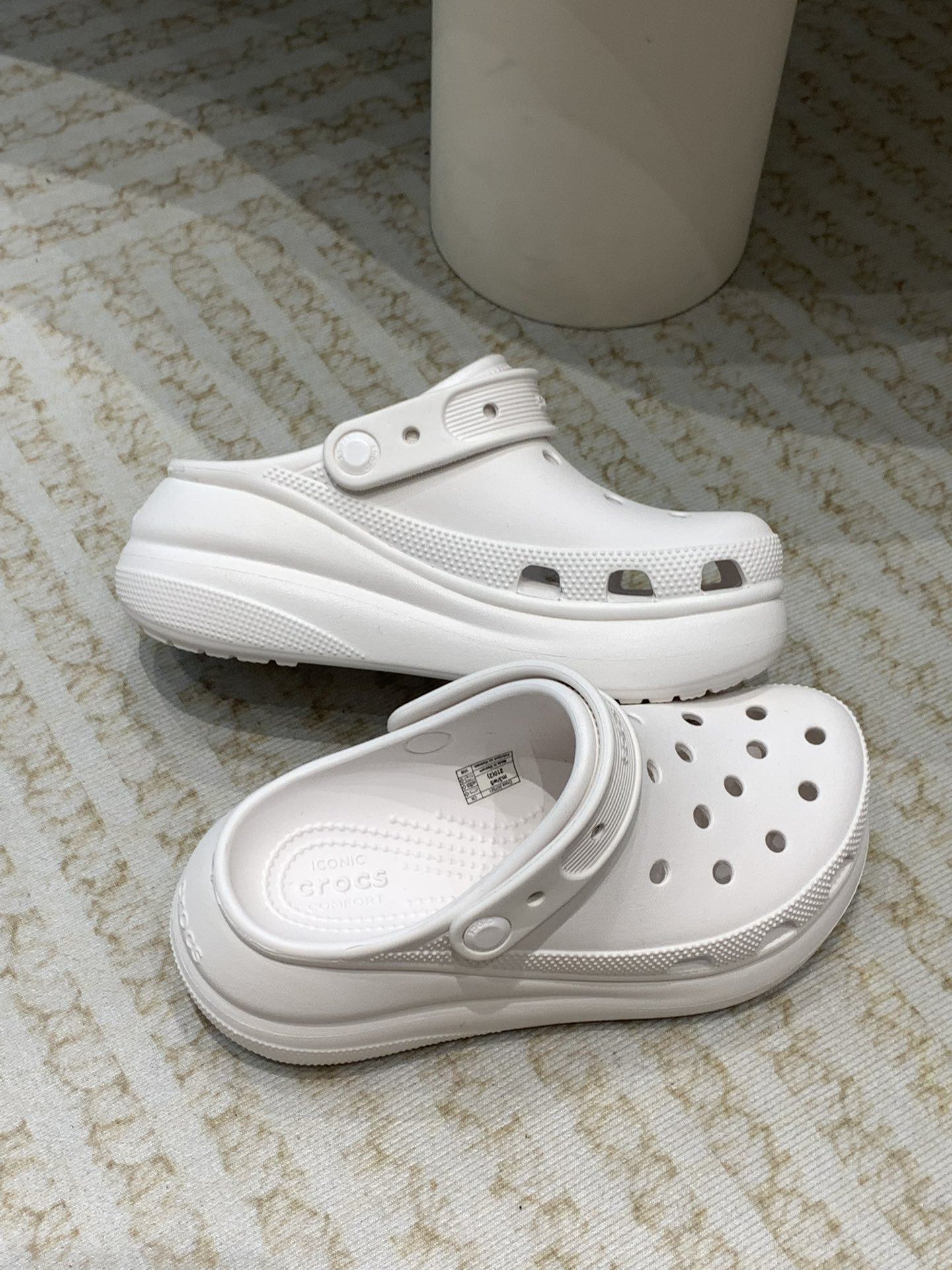 Crocs Classic Clogs: Comfortable, Durable, Innovative Leisure Shoes with Crocslite Material - 图片 6