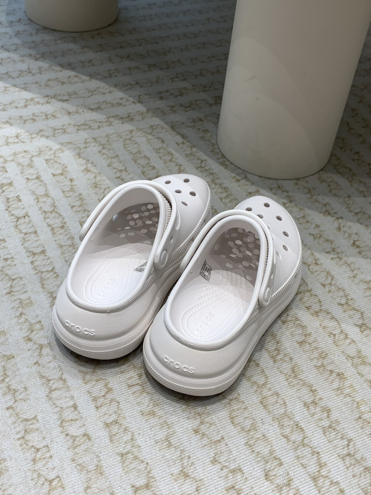 Crocs Classic Clogs: Comfortable, Durable, Innovative Leisure Shoes with Crocslite Material - 图片 5