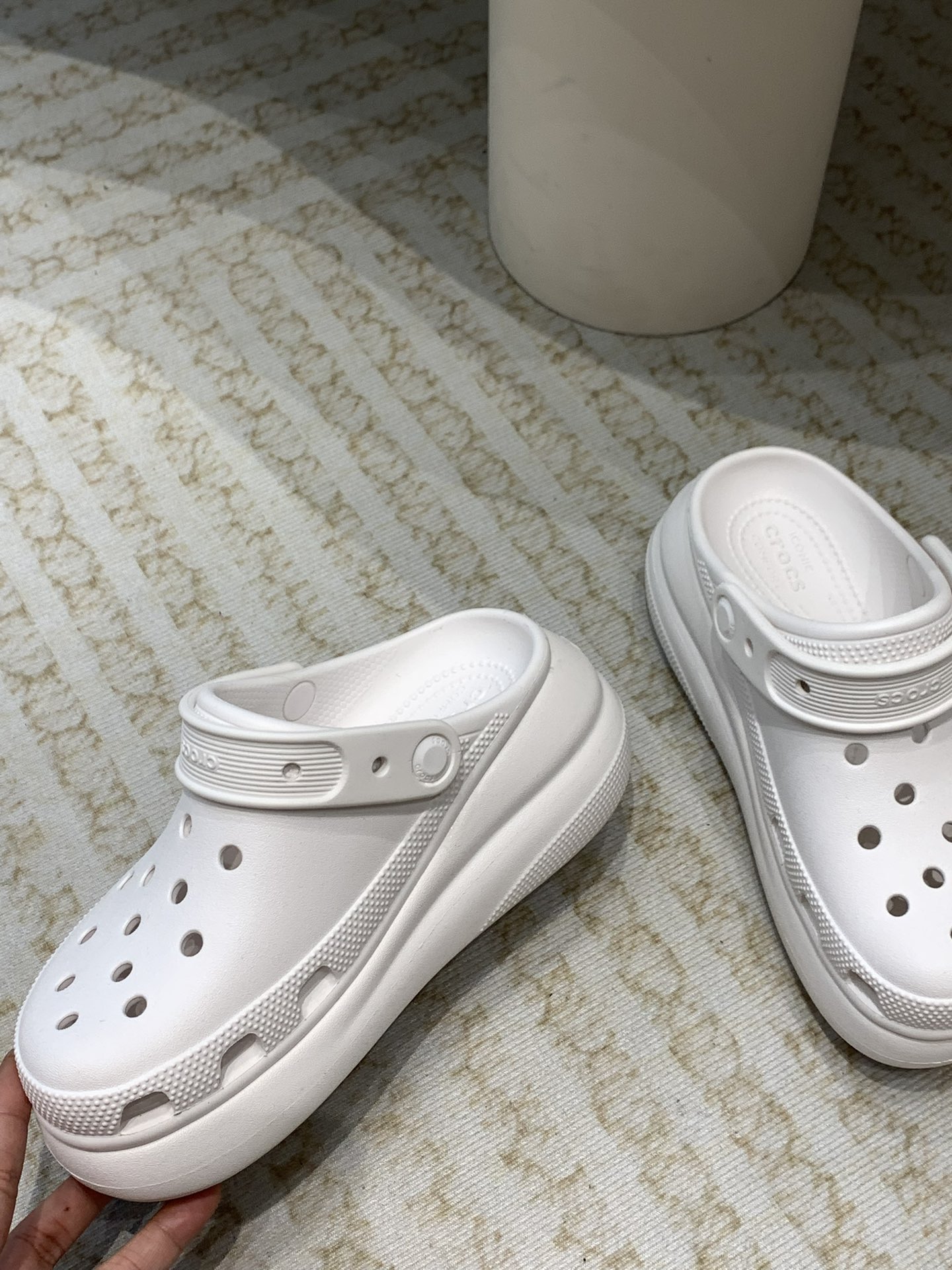 Crocs Classic Clogs: Comfortable, Durable, Innovative Leisure Shoes with Crocslite Material - 图片 3