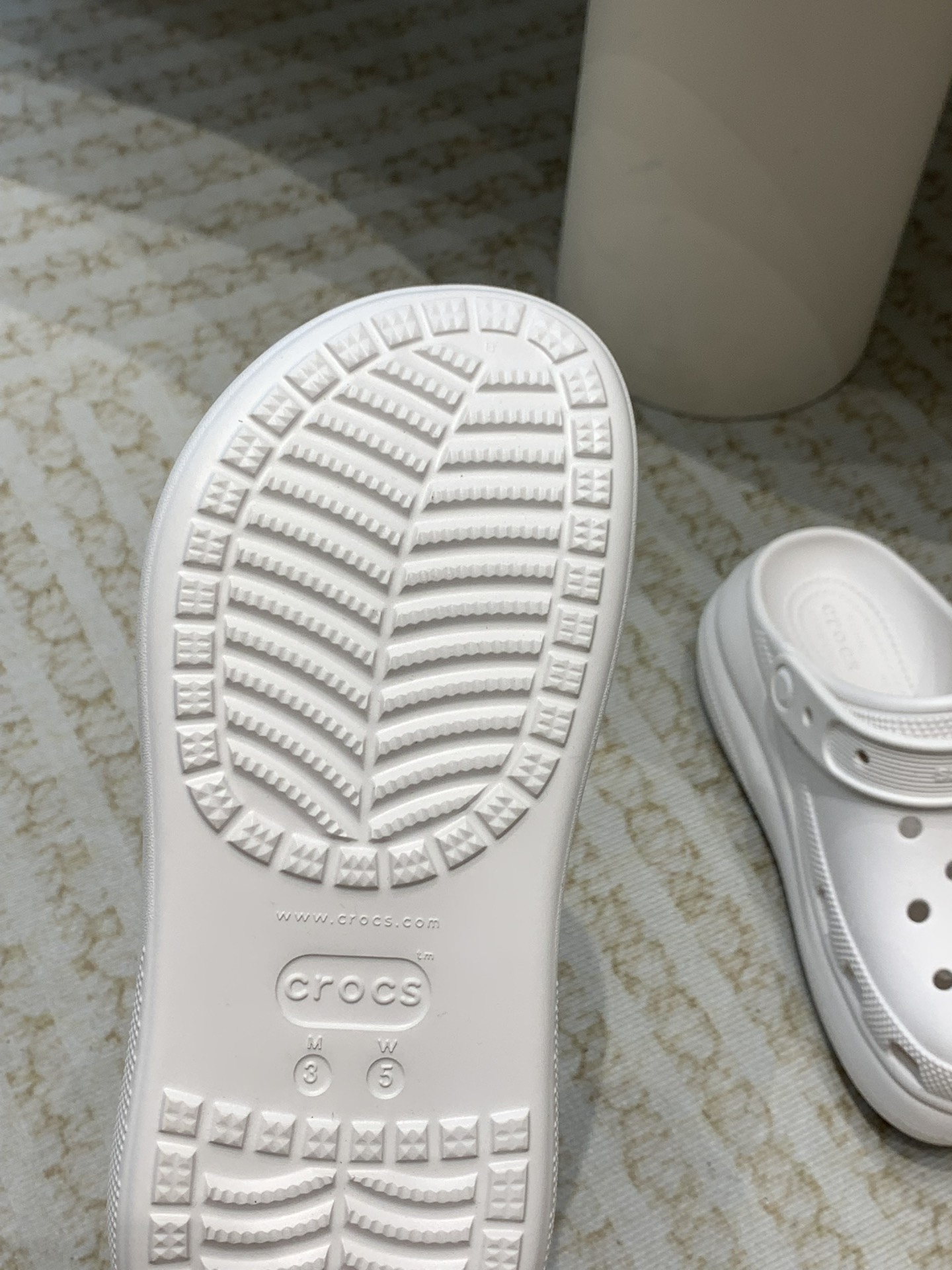 Crocs Classic Clogs: Comfortable, Durable, Innovative Leisure Shoes with Crocslite Material - 图片 9