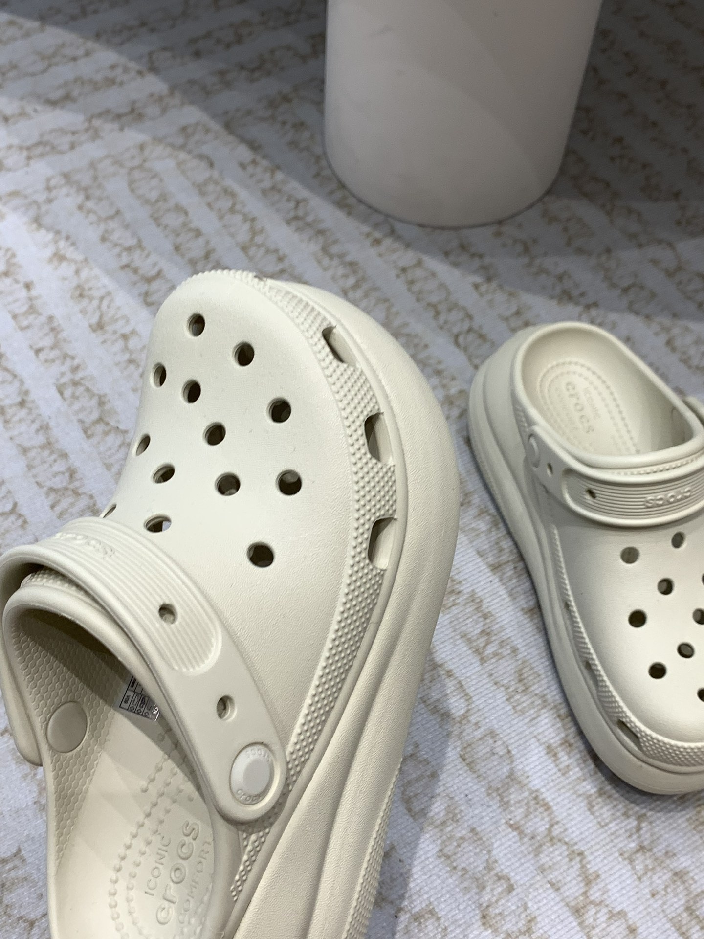 Crocs Classic Clogs: Comfortable, Stylish, and Eco-Friendly Leisure Shoes - 图片 5