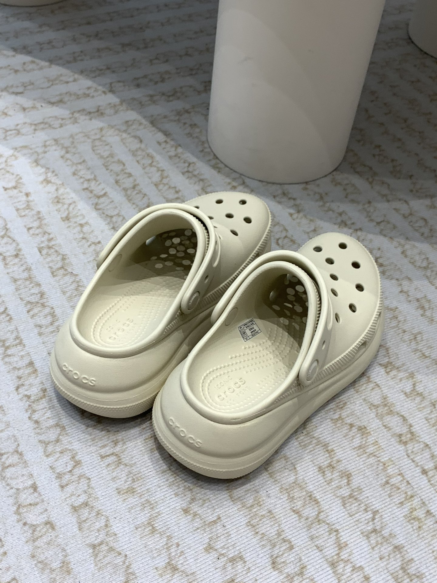 Crocs Classic Clogs: Comfortable, Stylish, and Eco-Friendly Leisure Shoes - 图片 7