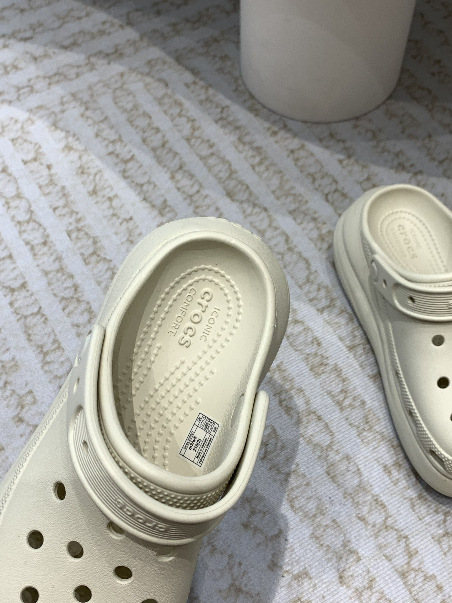Crocs Classic Clogs: Comfortable, Stylish, and Eco-Friendly Leisure Shoes - 图片 8