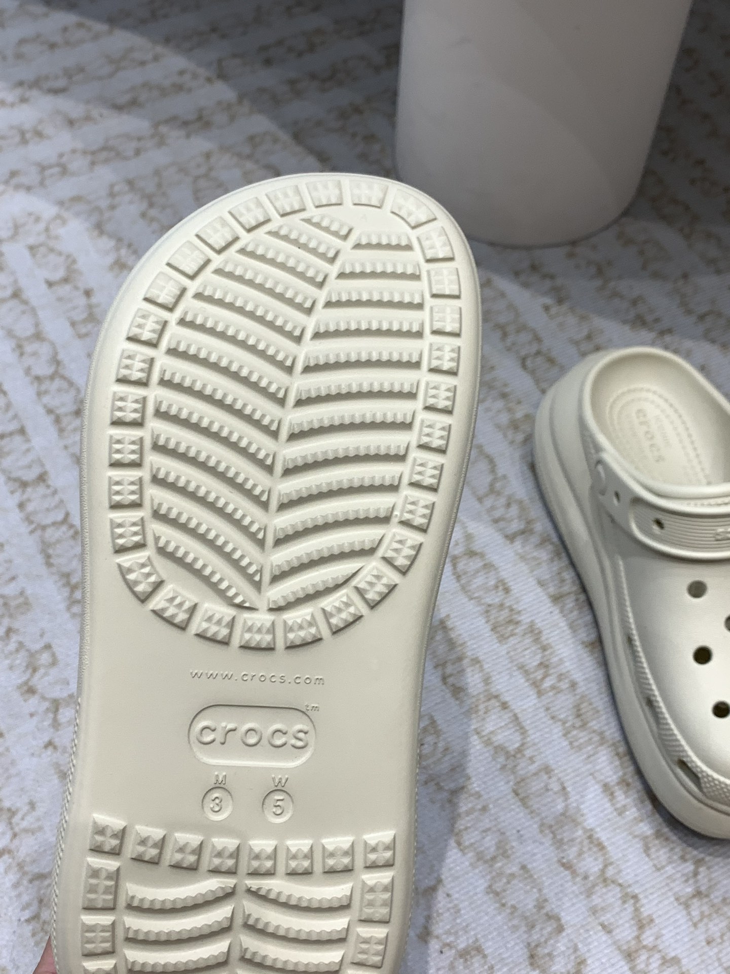 Crocs Classic Clogs: Comfortable, Stylish, and Eco-Friendly Leisure Shoes - 图片 9