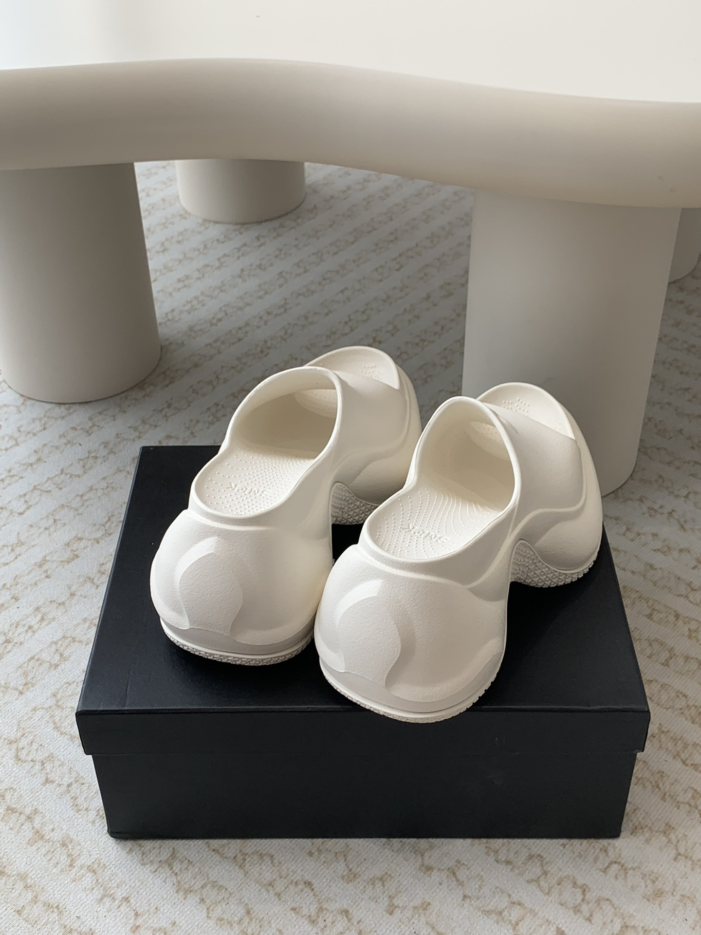 Stylish Small-tide Motion Slipper with Smooth Soles and Cozy Design - 图片 6