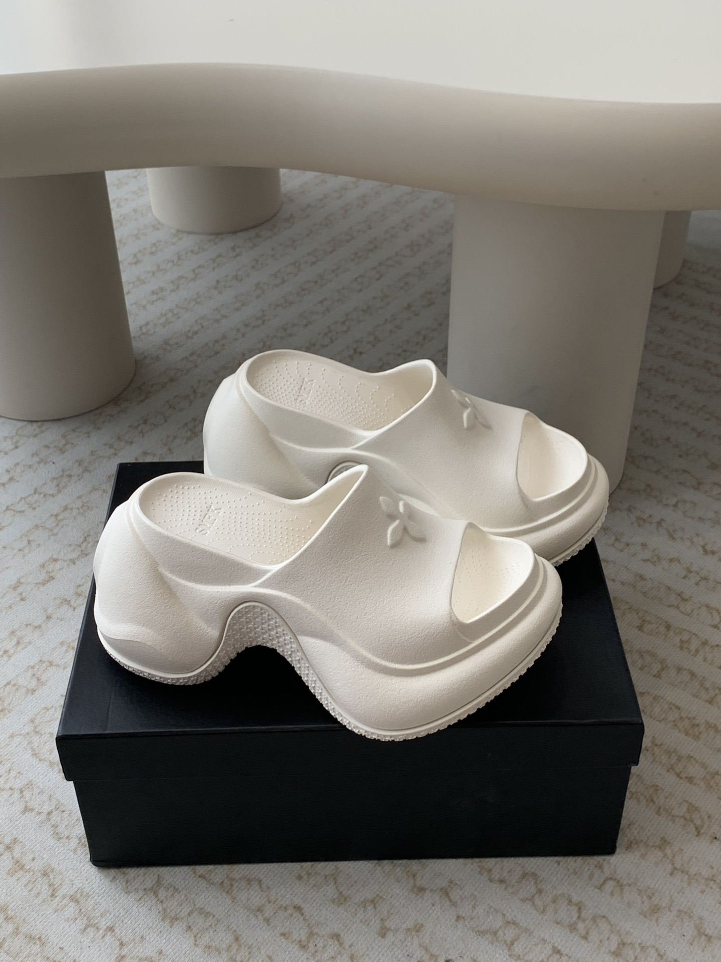 Stylish Small-tide Motion Slipper with Smooth Soles and Cozy Design - 图片 5