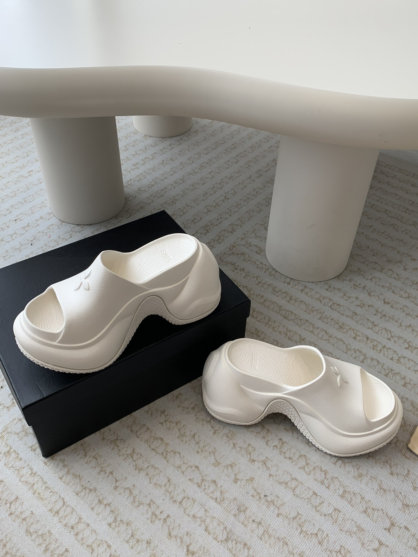 Stylish Small-tide Motion Slipper with Smooth Soles and Cozy Design - 图片 8