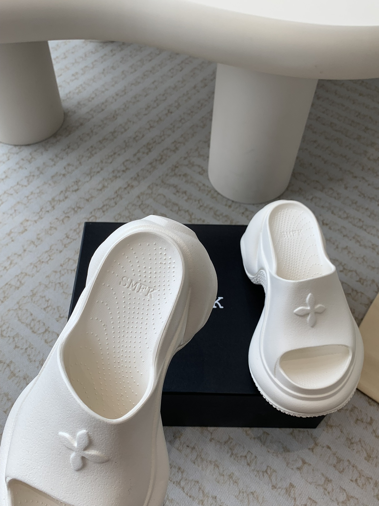 Stylish Small-tide Motion Slipper with Smooth Soles and Cozy Design - 图片 3