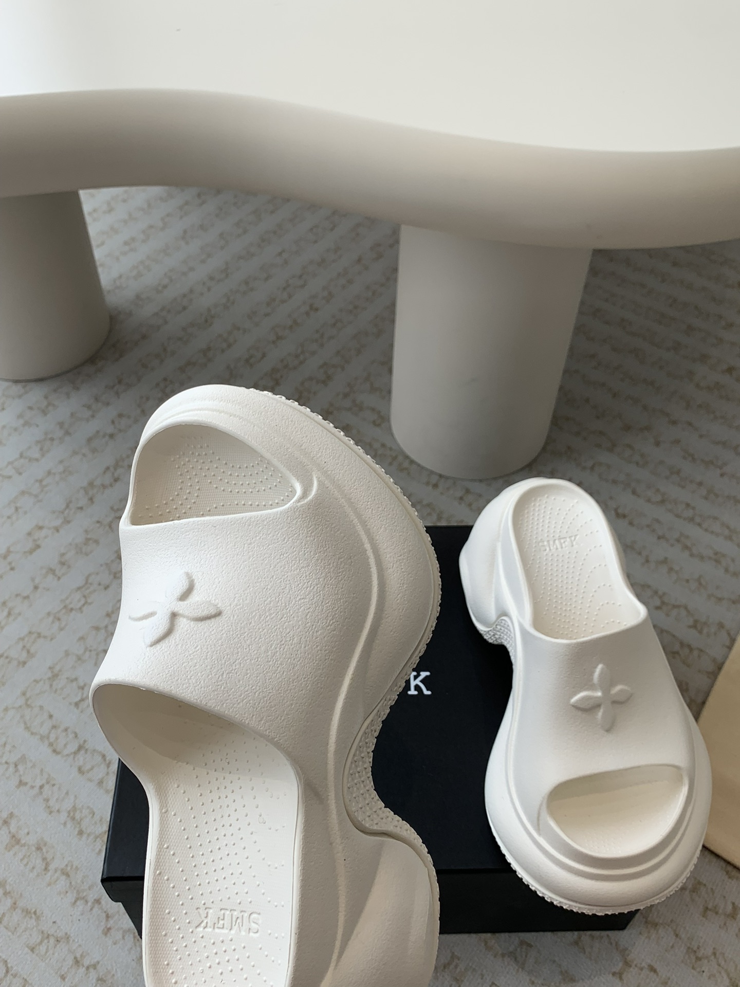 Stylish Small-tide Motion Slipper with Smooth Soles and Cozy Design - 图片 4