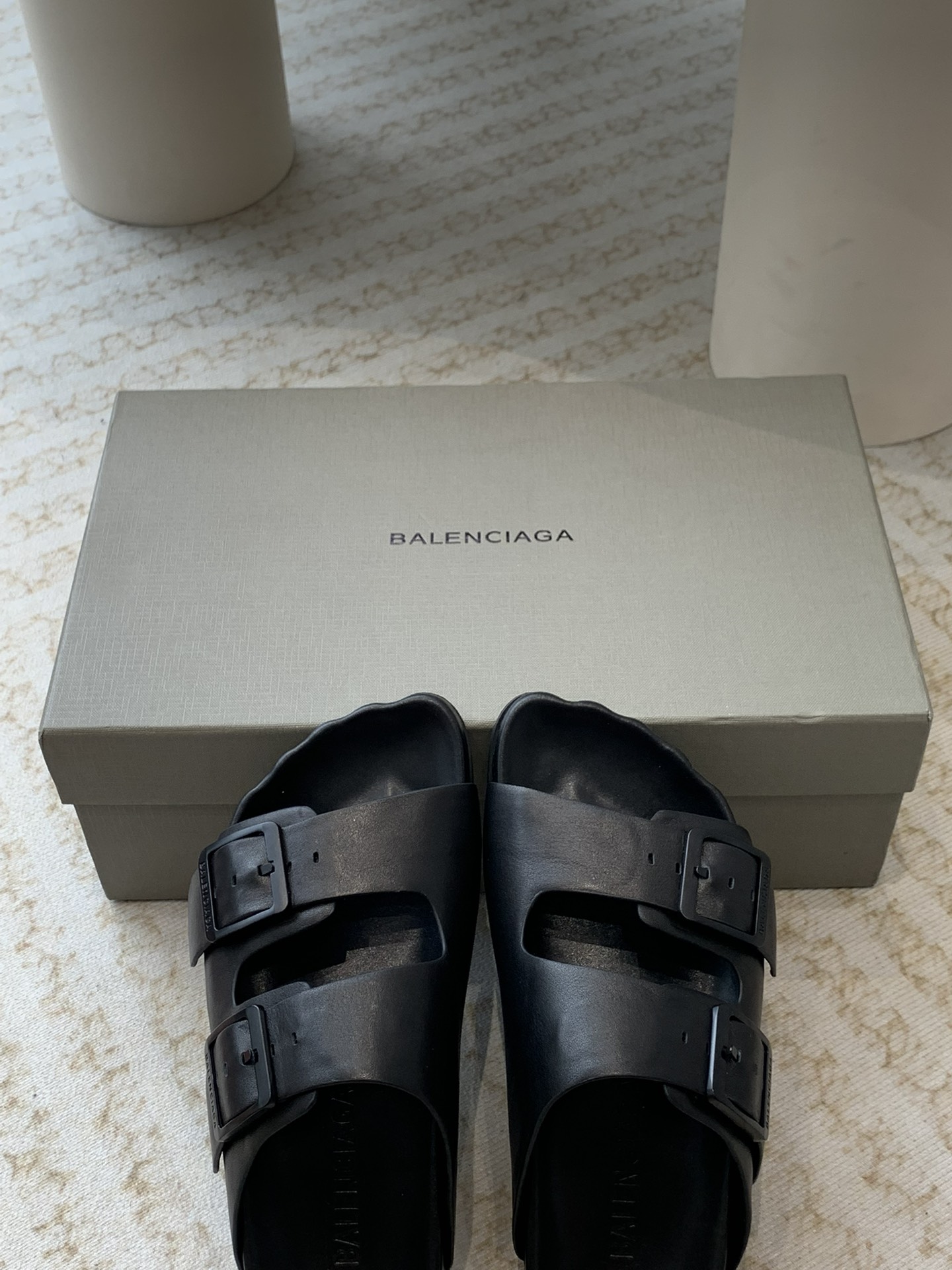 Balenciaga Balenciaga2024年 巴黎世家最新呆萌半拖真的太需要百搭拖鞋了