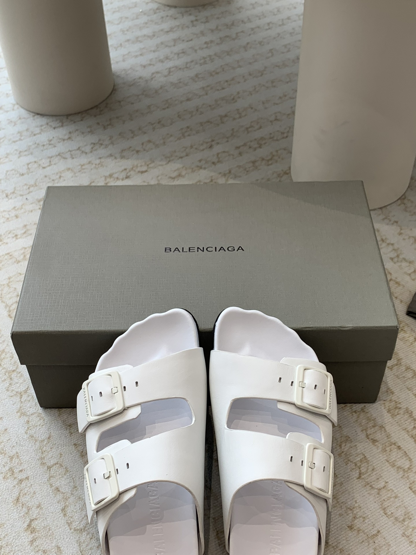 Balenciaga Balenciaga2024年 巴黎世家最新呆萌半拖真的太需要百搭拖鞋了