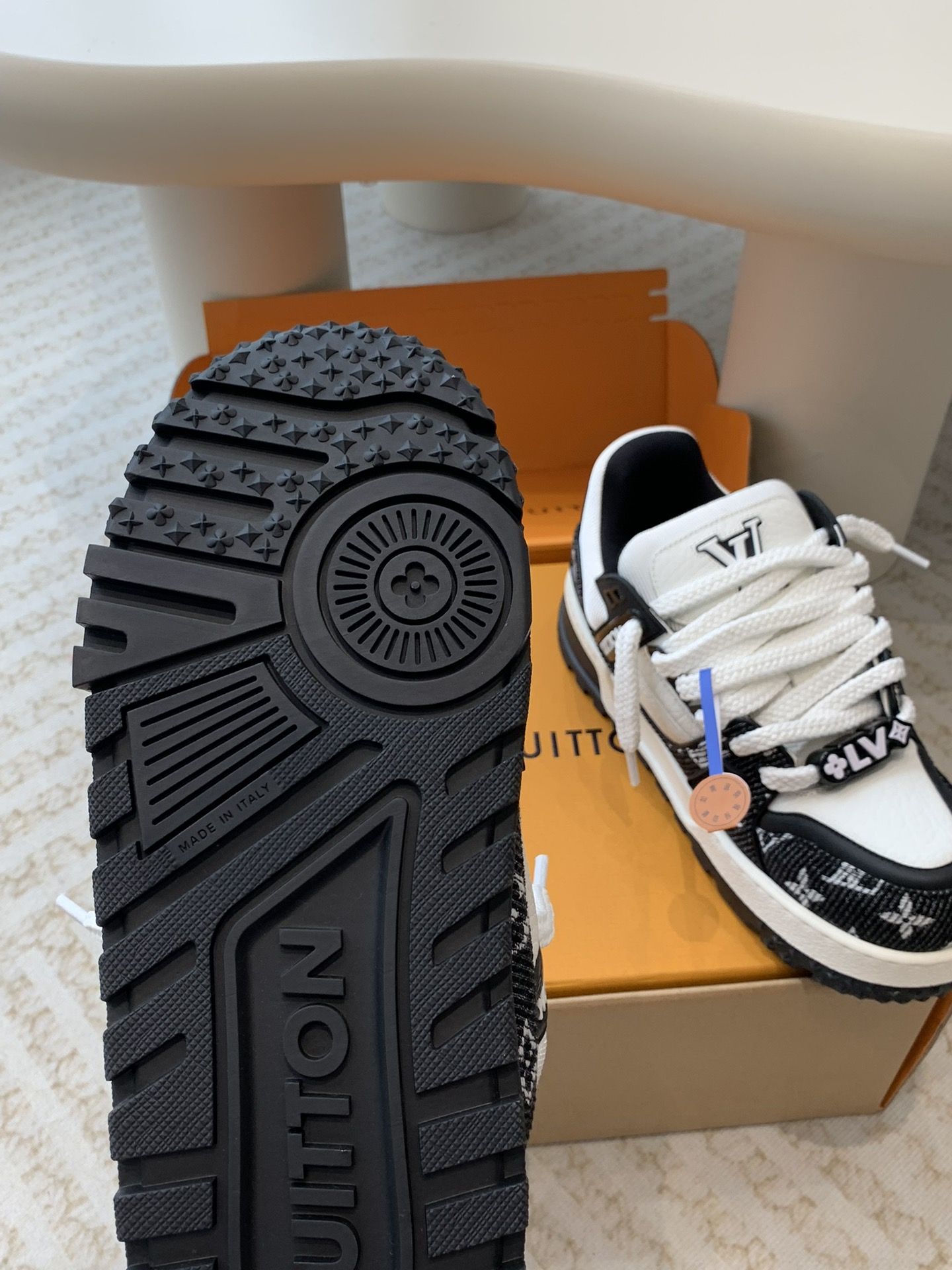 Louis Vuitton 发货全套包装Louis Vuitton 走秀款胖丁trainer 龙年限定款 面包鞋