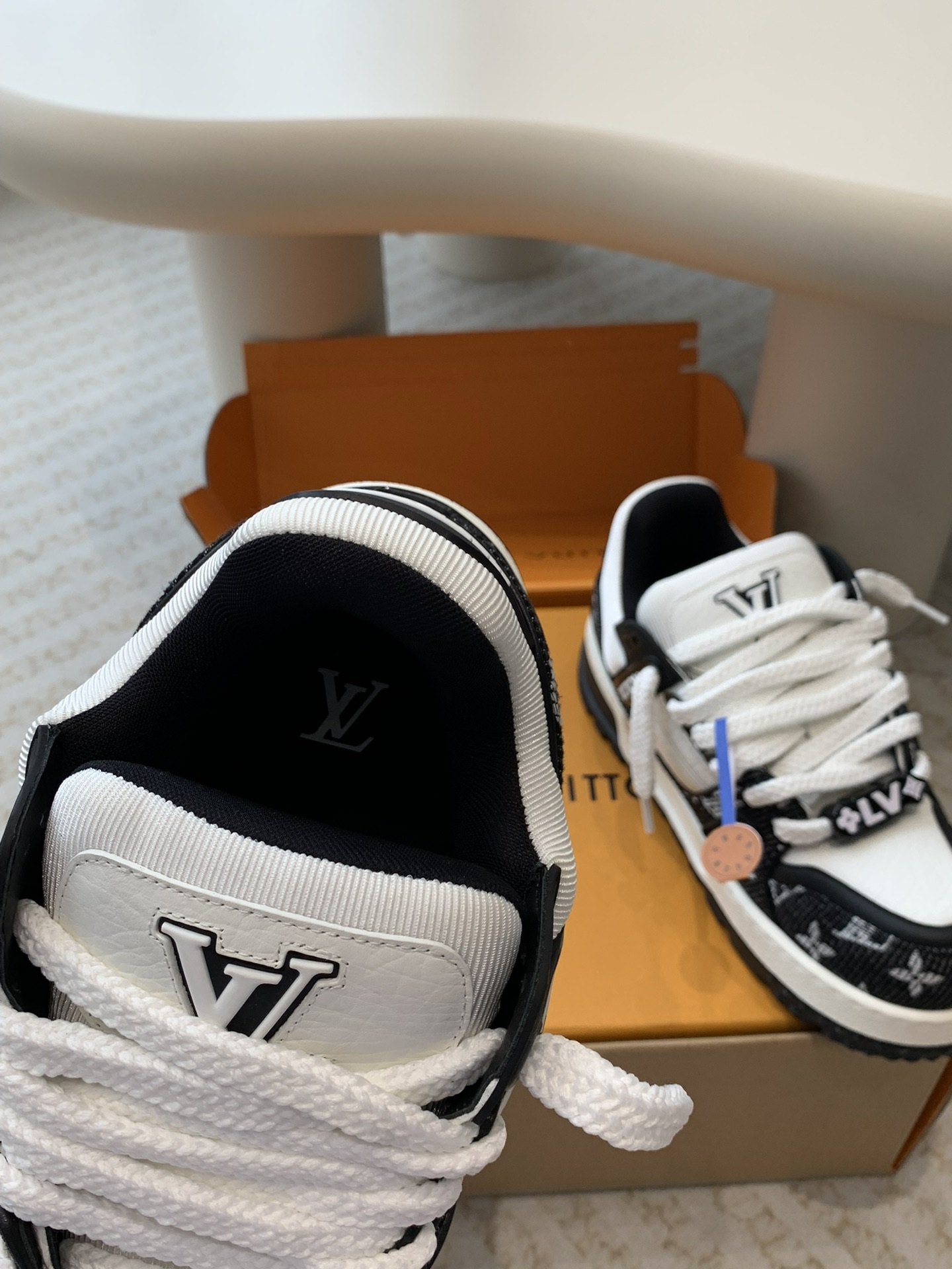 Louis Vuitton 发货全套包装Louis Vuitton 走秀款胖丁trainer 龙年限定款 面包鞋
