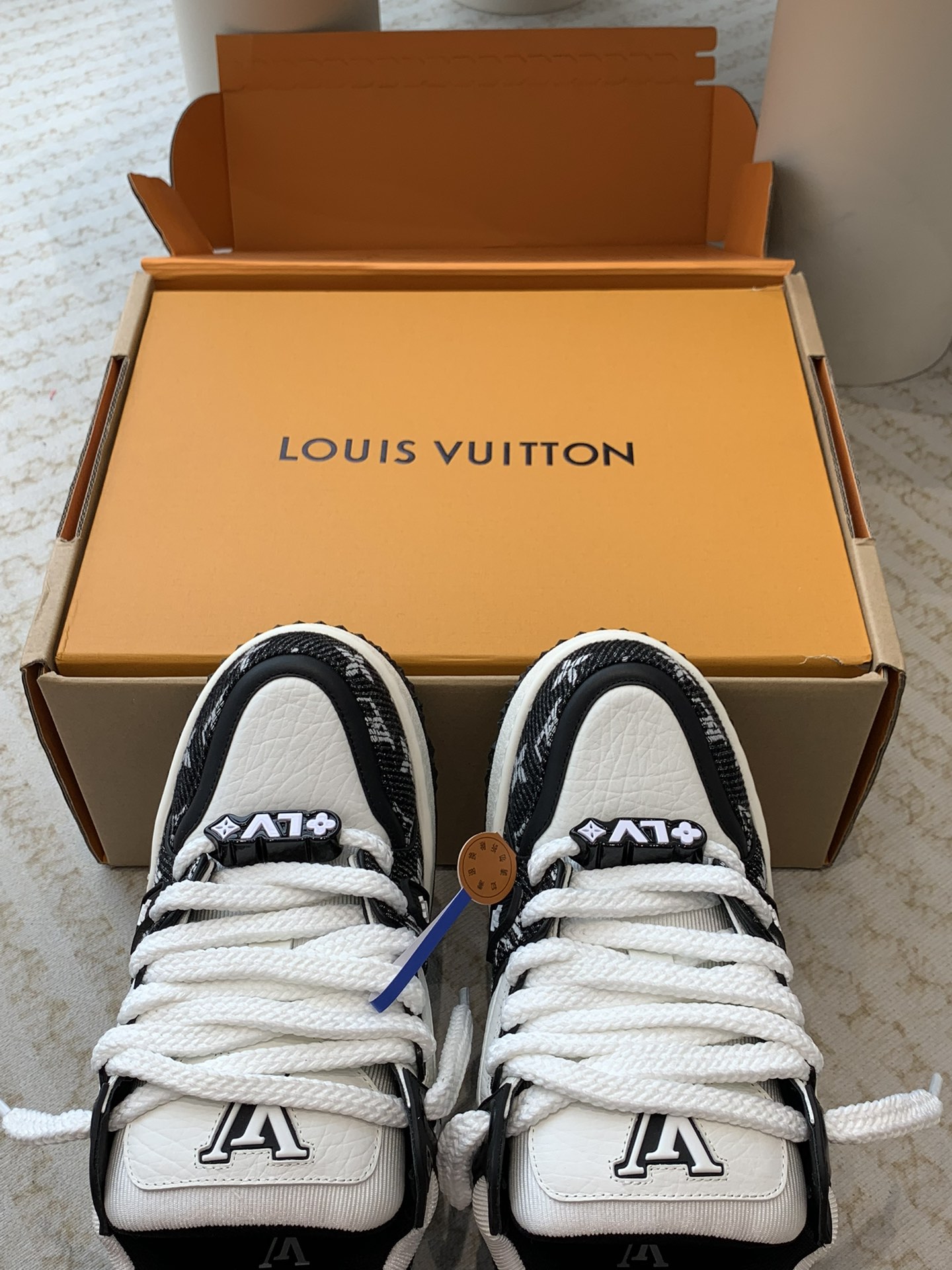 Louis Vuitton 发货全套包装Louis Vuitton 走秀款胖丁trainer 龙年限定款 面包鞋