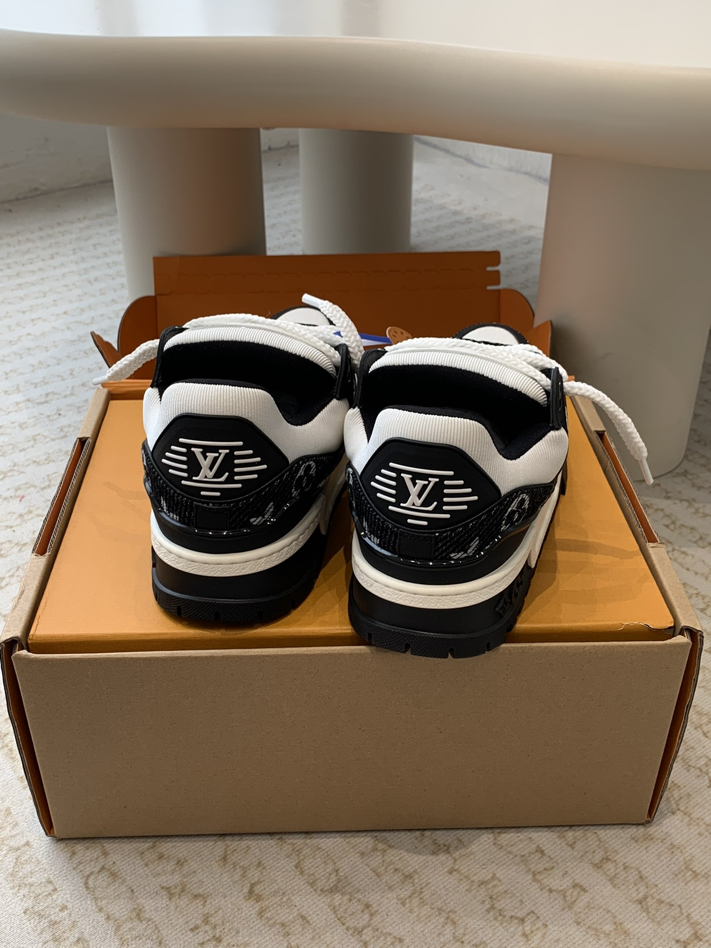 Louis Vuitton 发货全套包装Louis Vuitton 走秀款胖丁trainer 龙年限定款 面包鞋