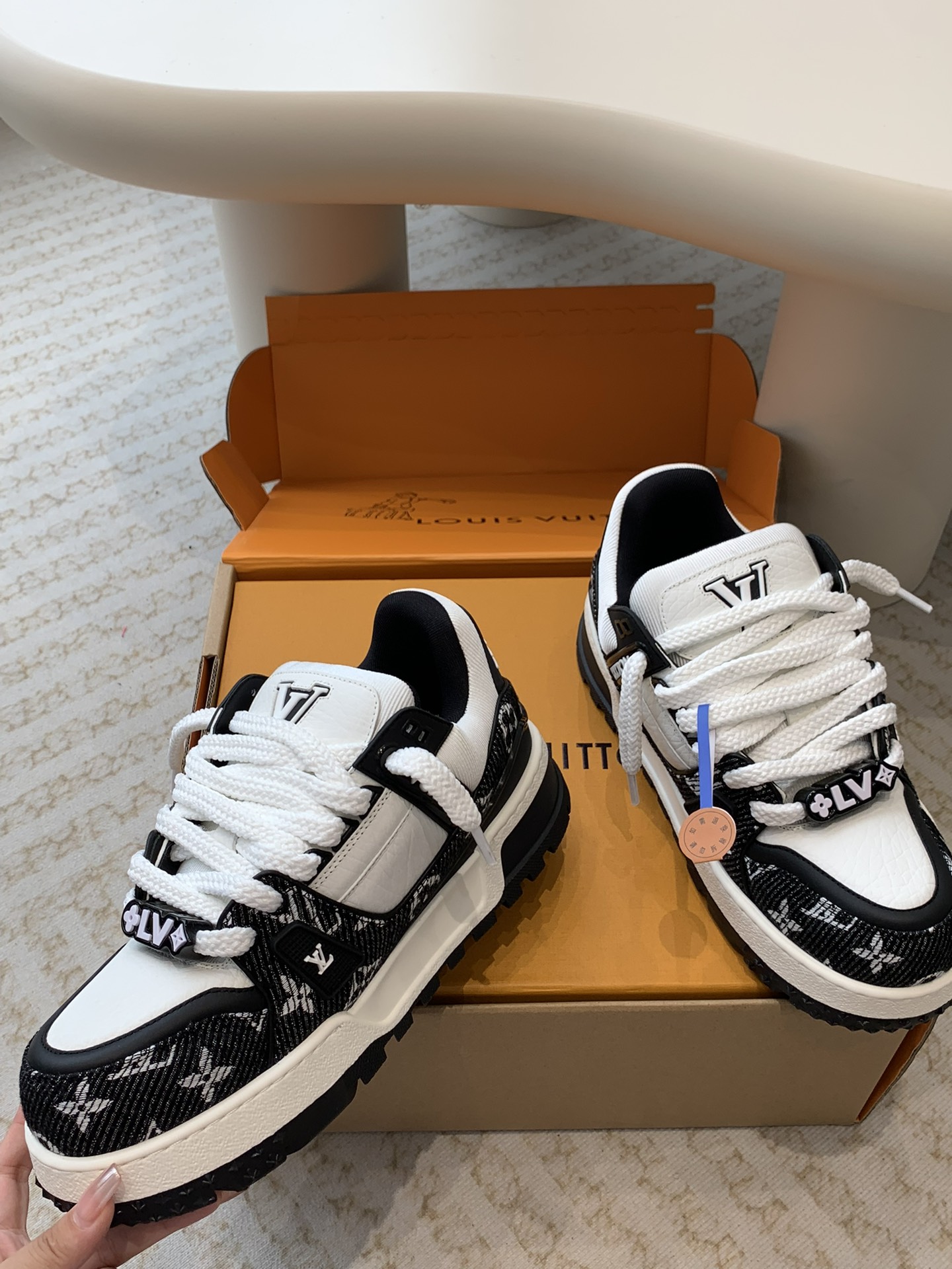Louis Vuitton 发货全套包装Louis Vuitton 走秀款胖丁trainer 龙年限定款 面包鞋