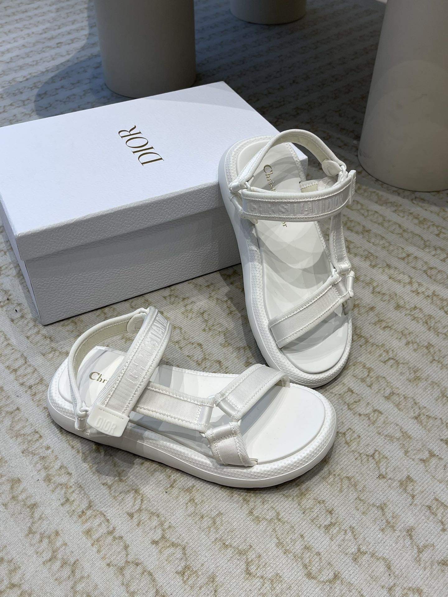 Dior Dior迪奥最新火爆凉鞋 升级魔术贴凉拖鞋