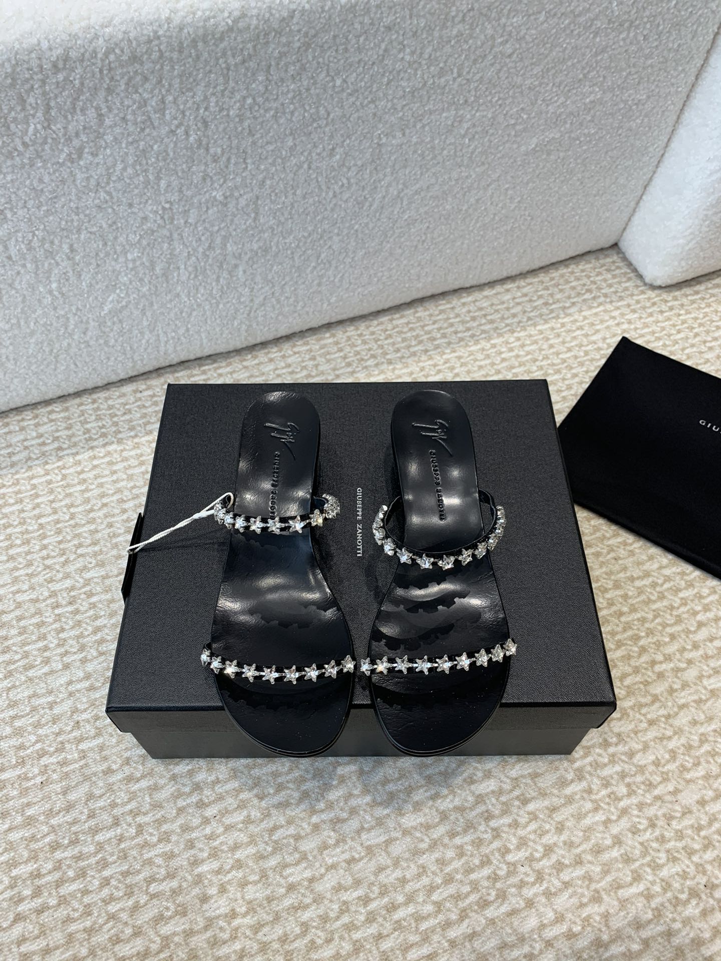Unknown GIUSEPPE ZANOTTI GZ 这‮鞋双‬的水钻贵到怀疑人生